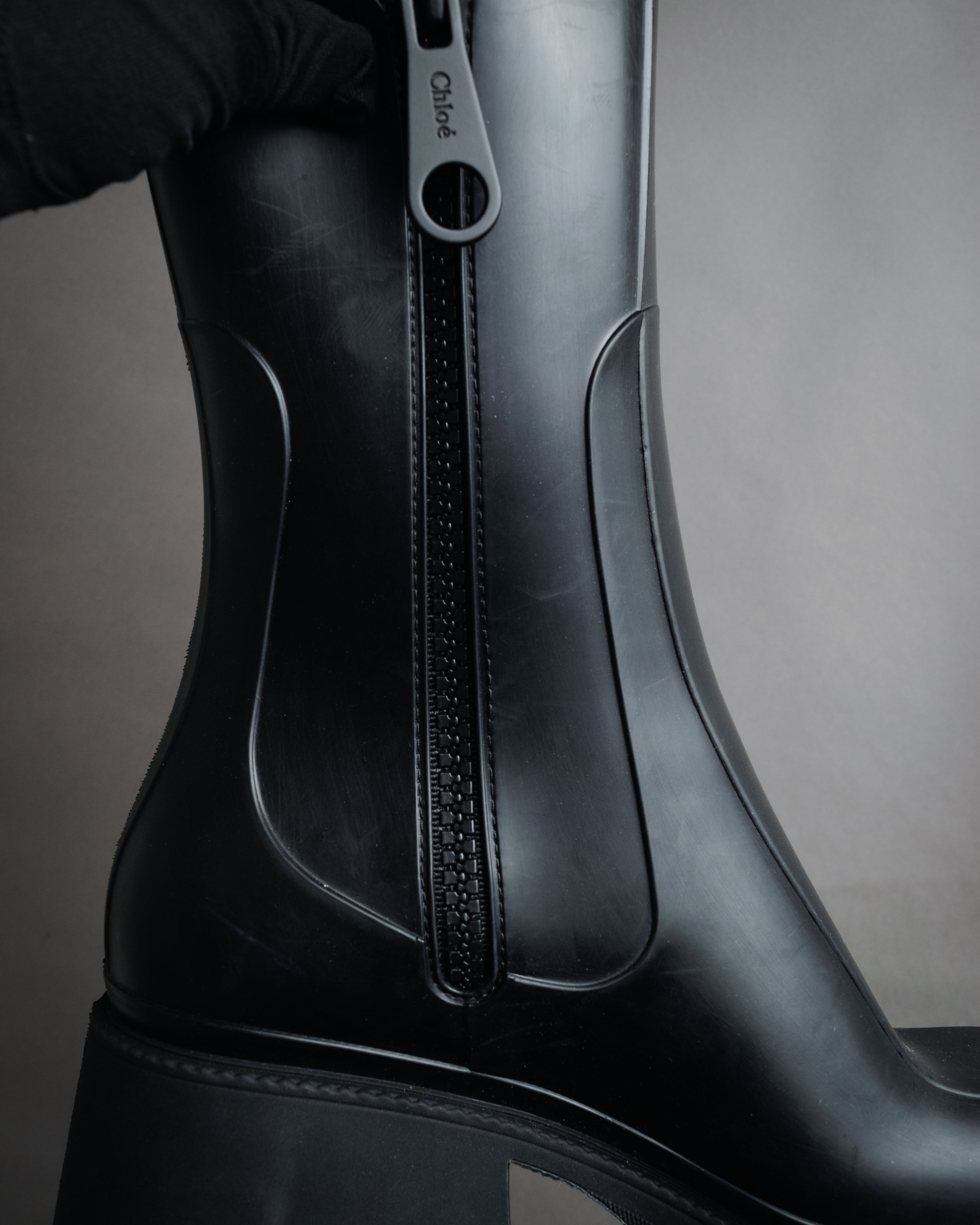 “Chloé” 2020’s Sculptural shark sole rain boots