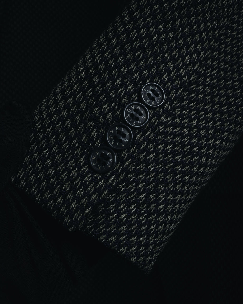 "VALENTINO GARAVANI BOUTIQUE"
Late 80’s - Early 90’s soft-structured birdseye wool tailored jacket