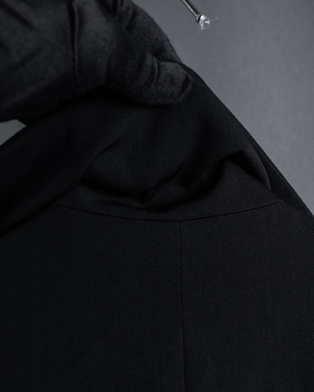 "Y's" Sharp lapel draping tailored coat