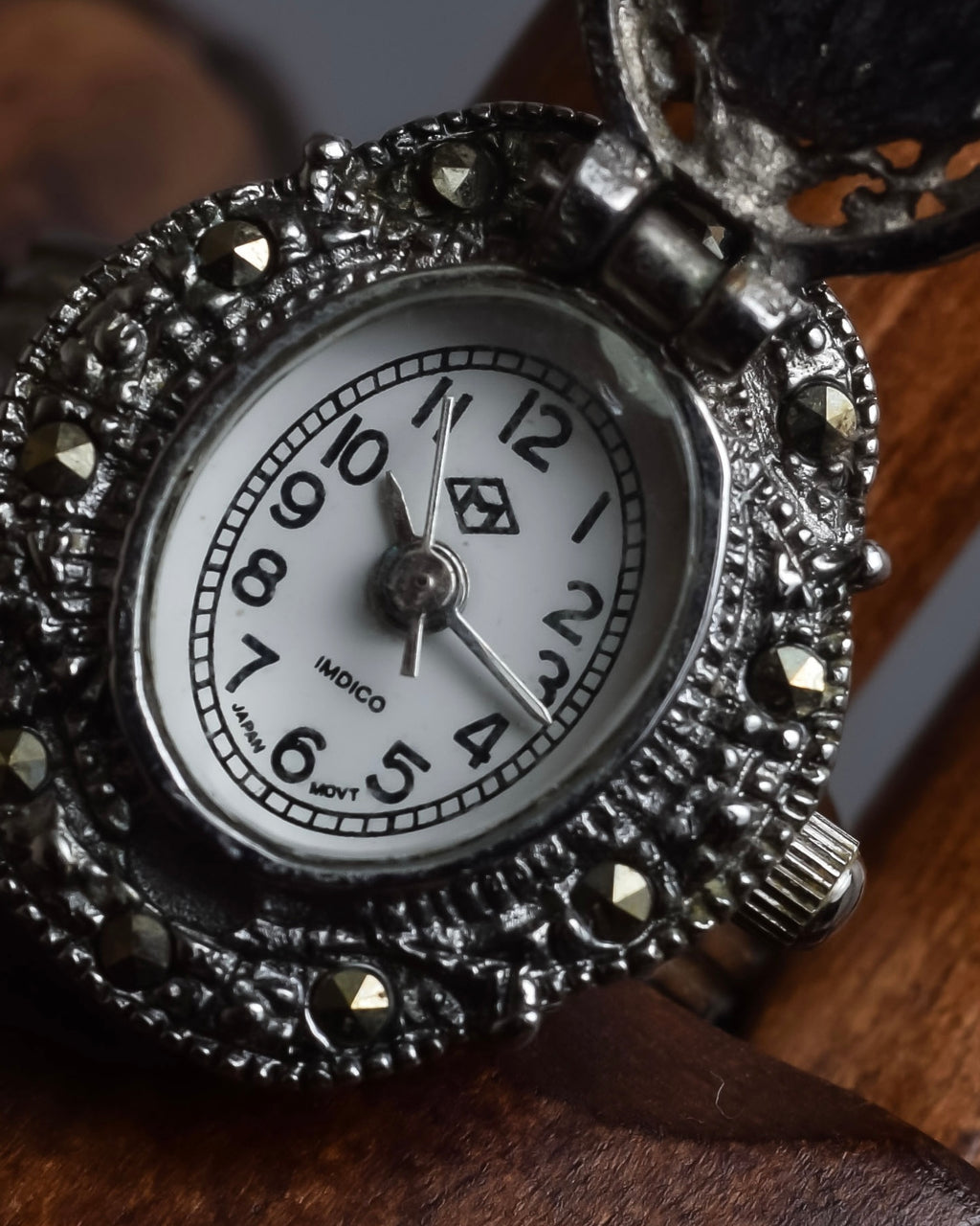 "Victorian cameo locket ring watch"