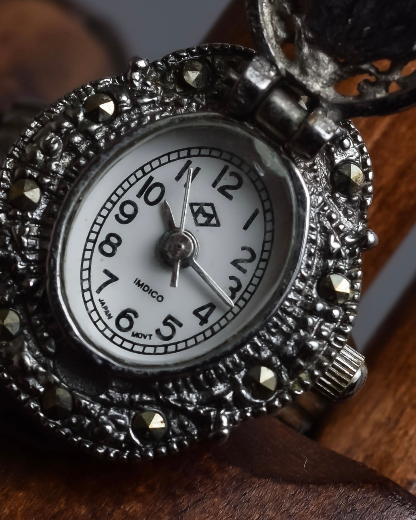 "Victorian cameo locket ring watch"