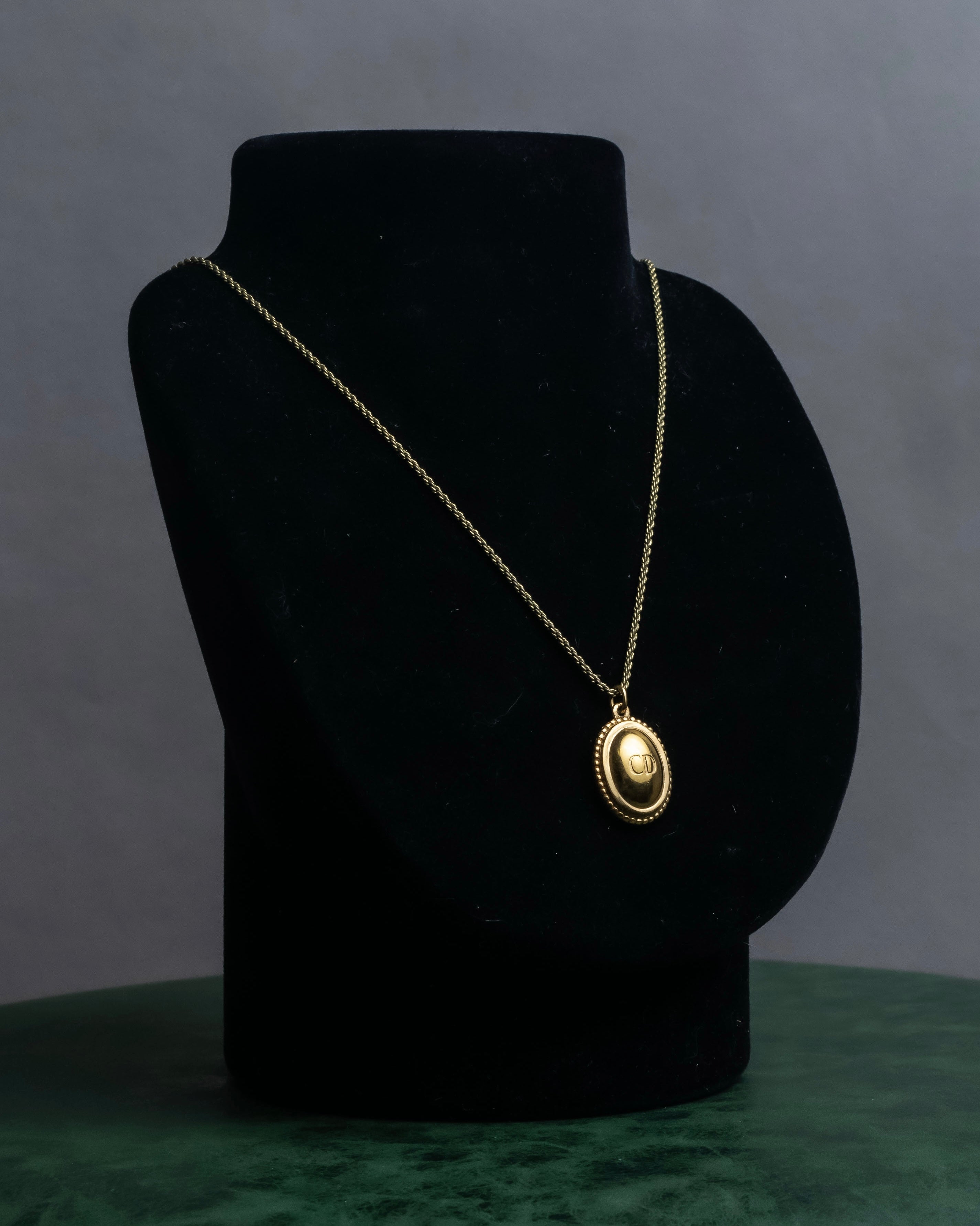 "Christian Dior" Logo engraved oval top motif gold necklace