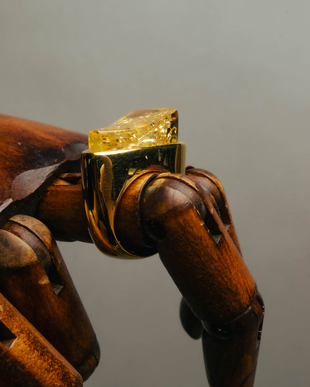 "Chloé" 2010's Amber resin statement ring