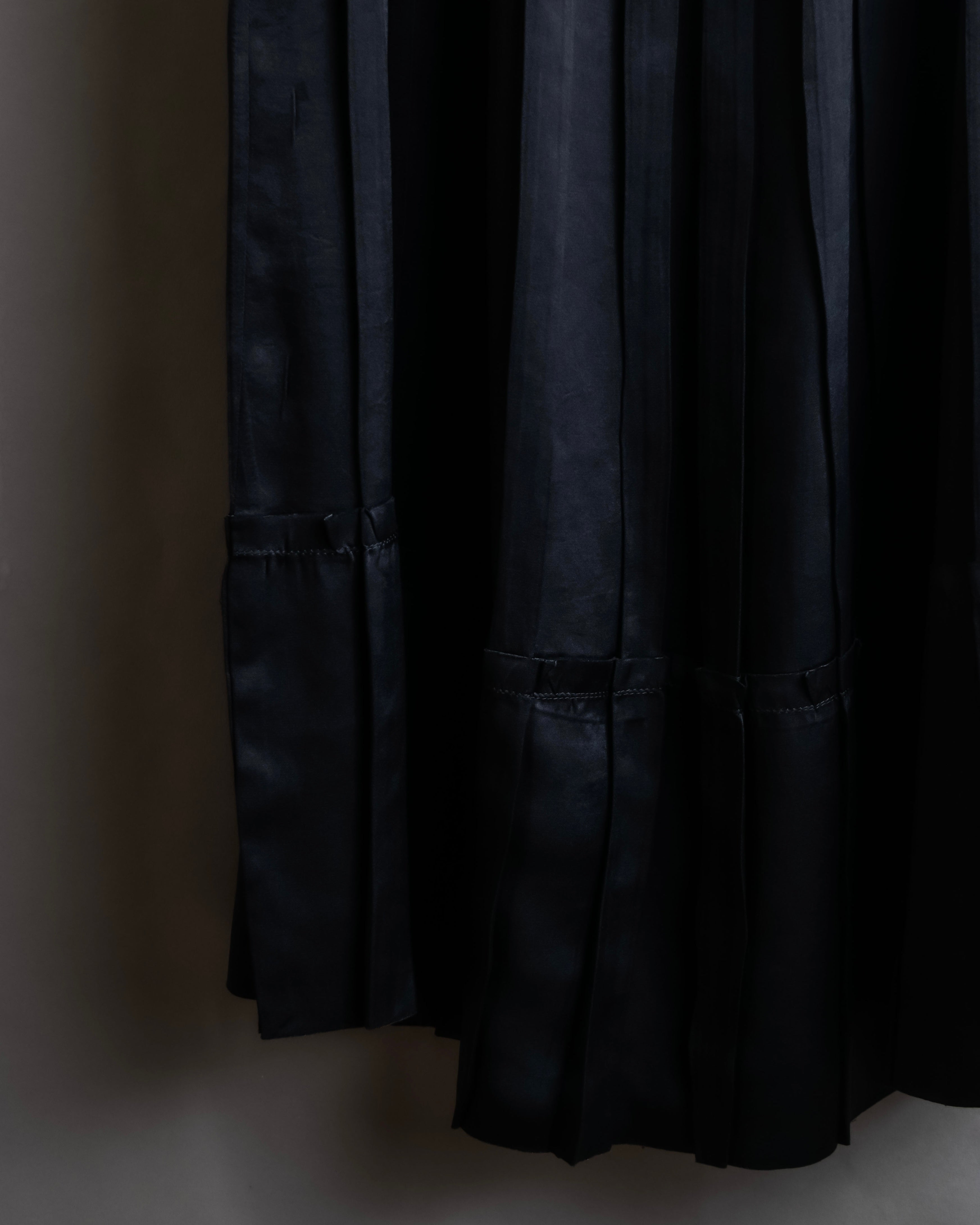 "ISSEY MIYAKE" Ribbon belt design pleats skirt