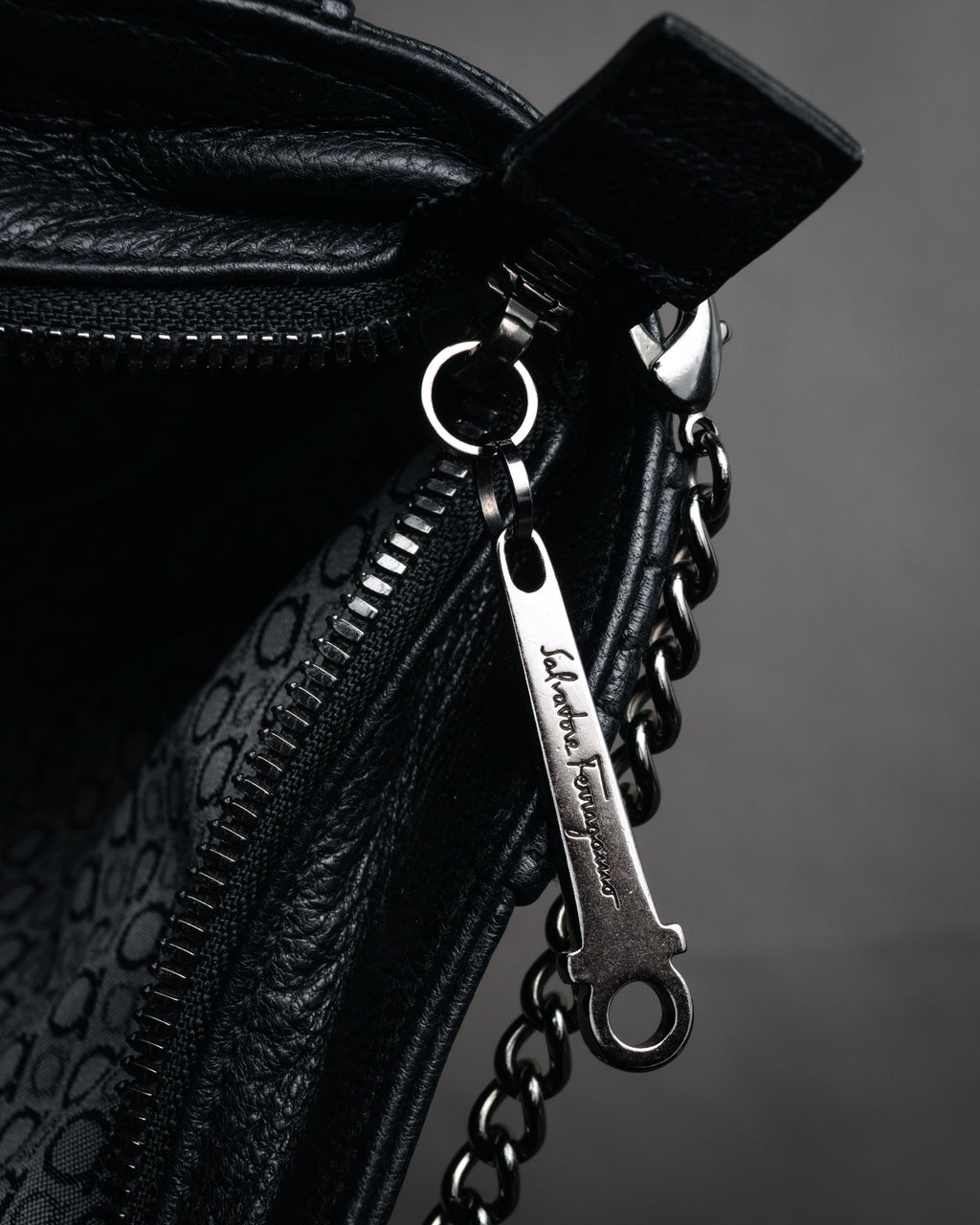 “Salvatore Ferragamo” 2000’s Gathered leather chain shoulder bag