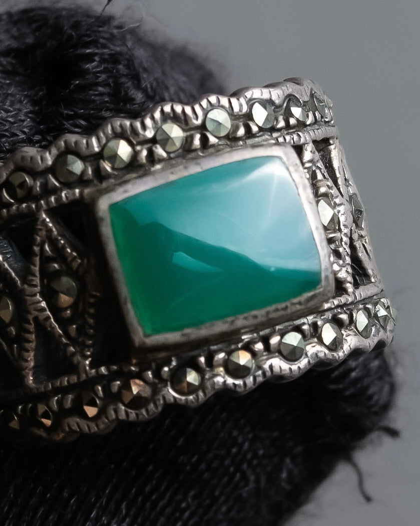 "Vintage green stone top silver ring"