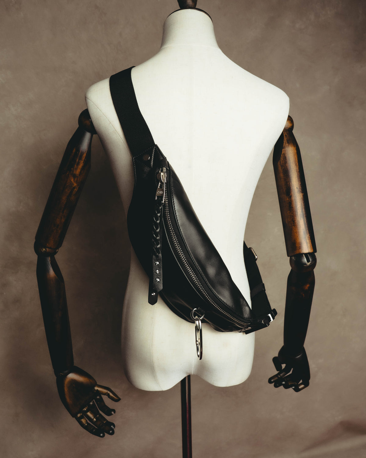 "Alexander McQueen" 10's Edgy leather belt bag