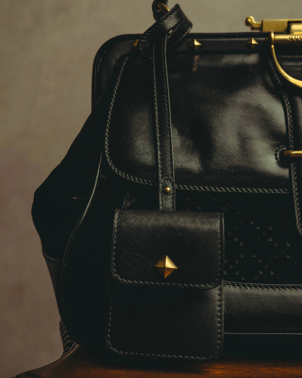 -SPECIAL- “GUCCI” 2012-2016 crossover-era crest studded doctor bag