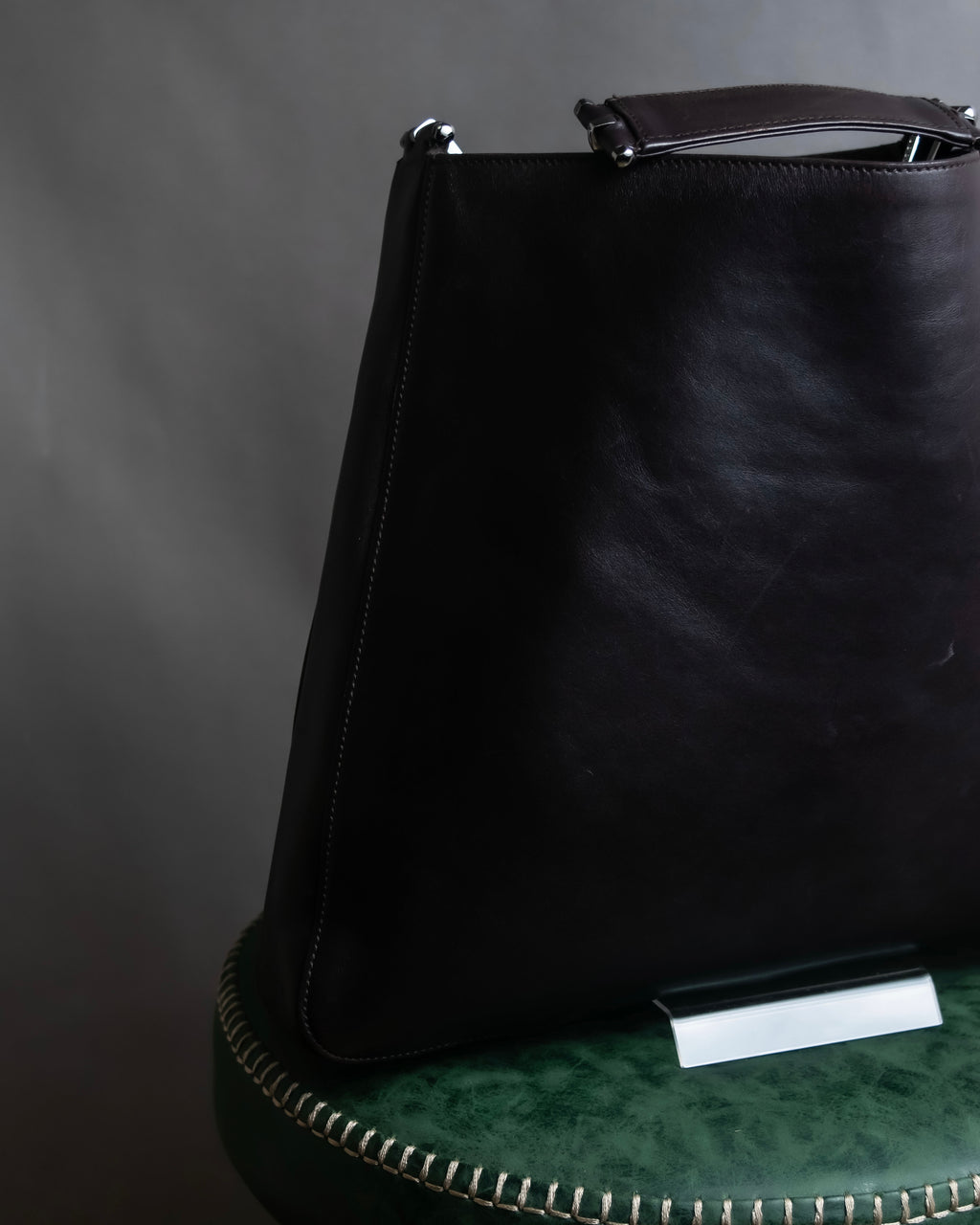 "GUCCI" Metal handle detail brown leather bag