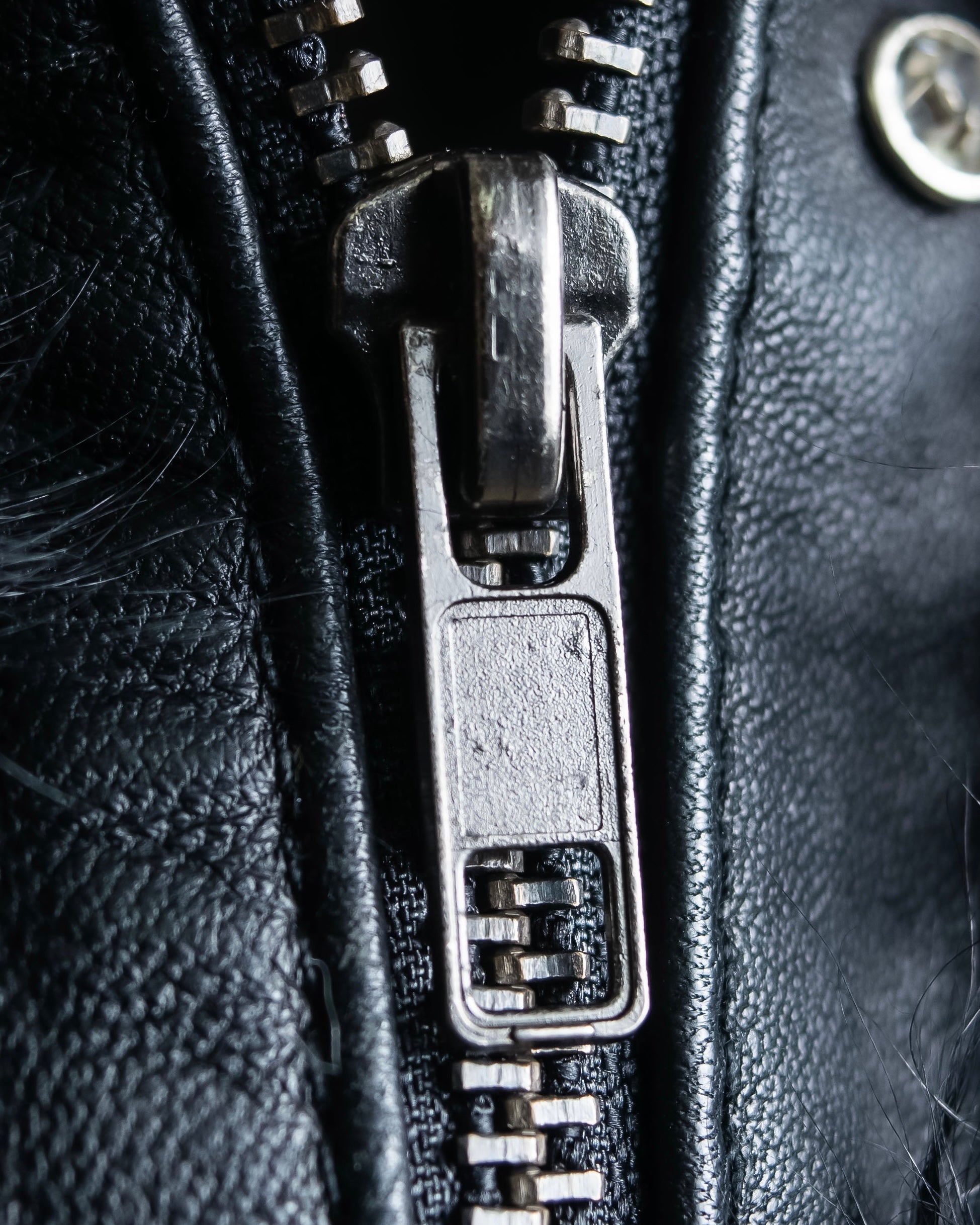 "HERMITAGE" Box silhouette double zipper fur blouson