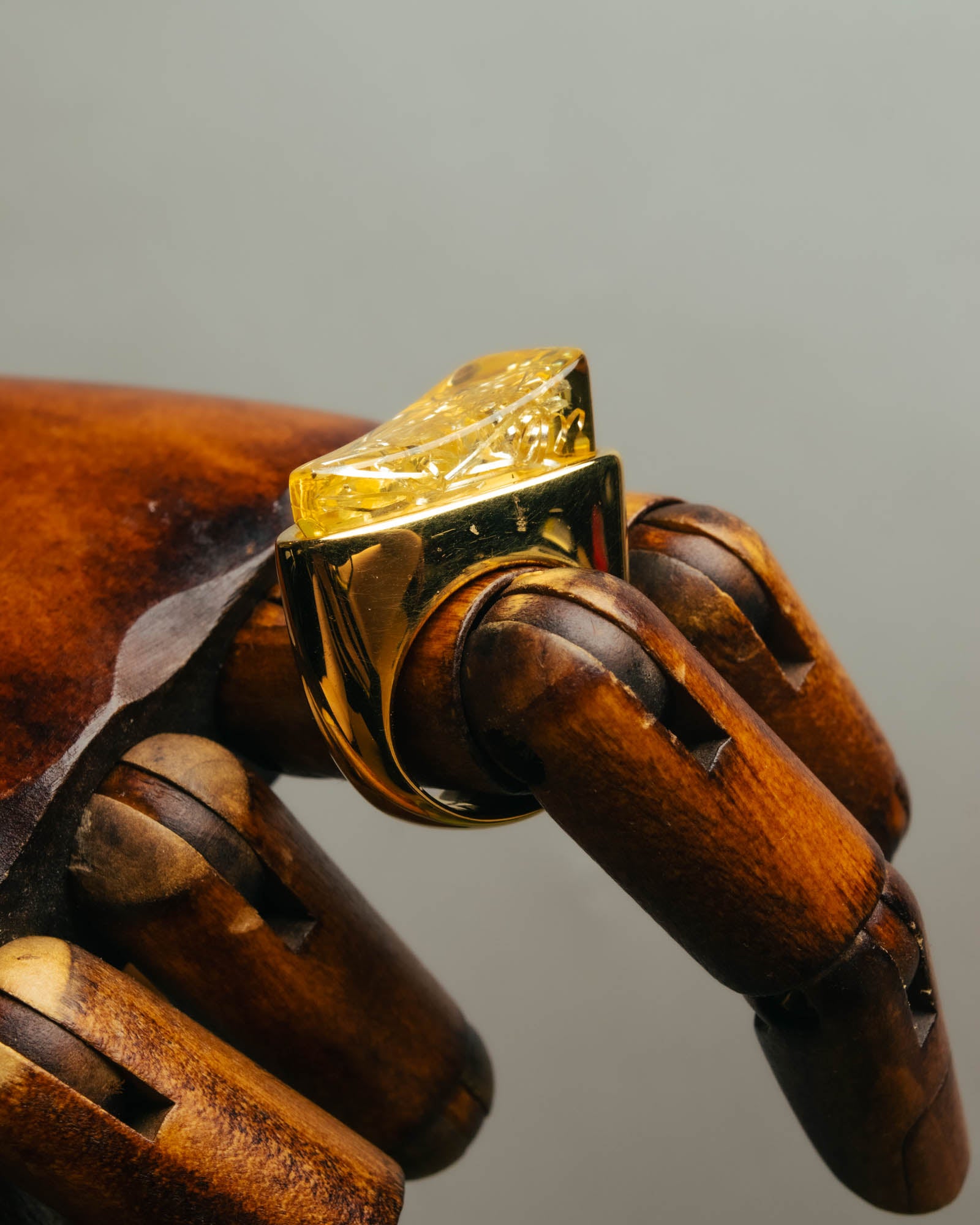 "Chloé" 2010's Amber resin statement ring
