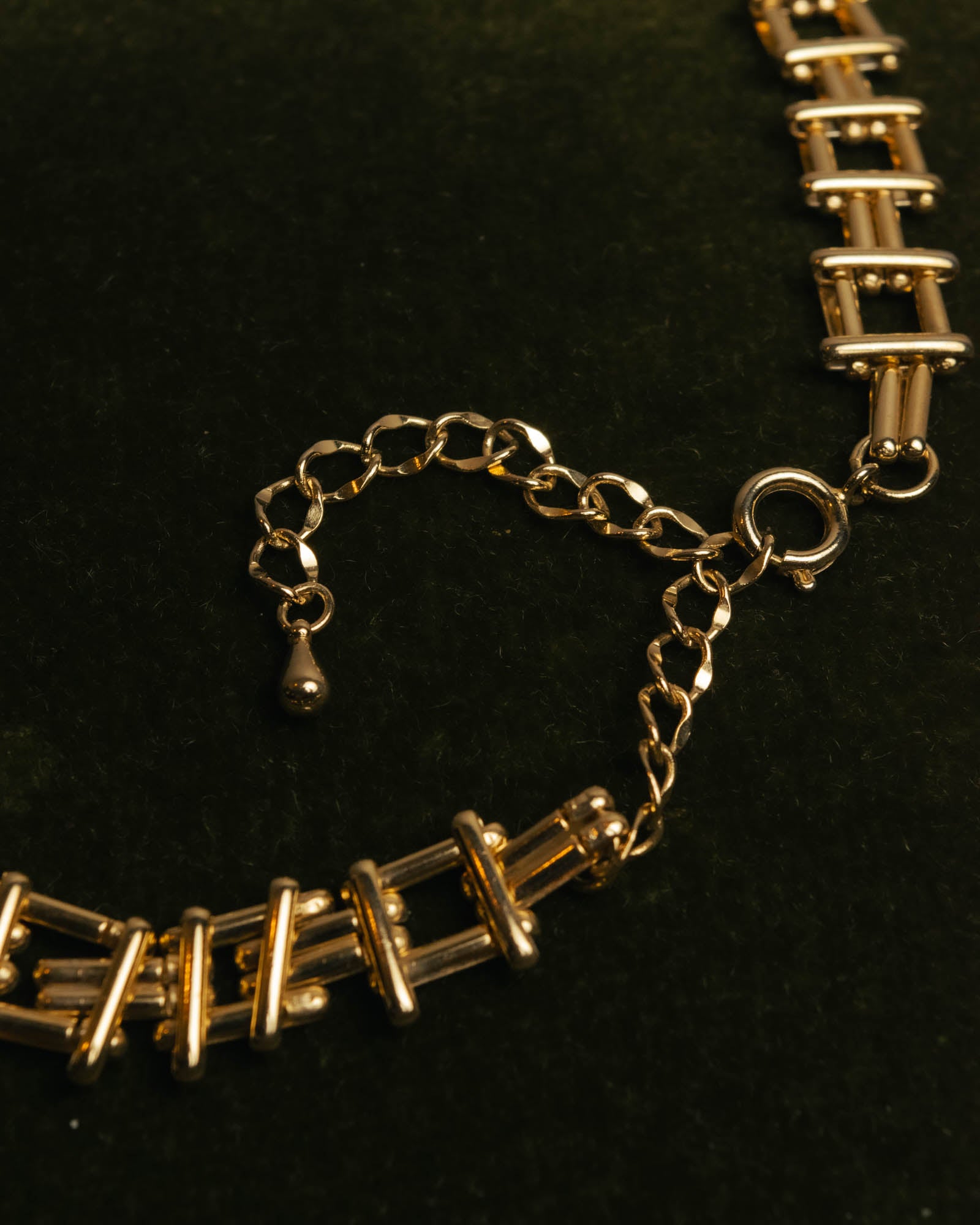 “Vintage“ Geometric link gold tone necklace