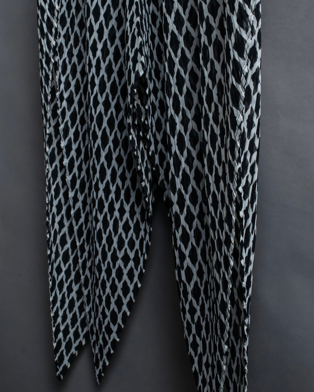 "ISSEY MIYAKE White label"
 Tailcoat design sleeveless dress