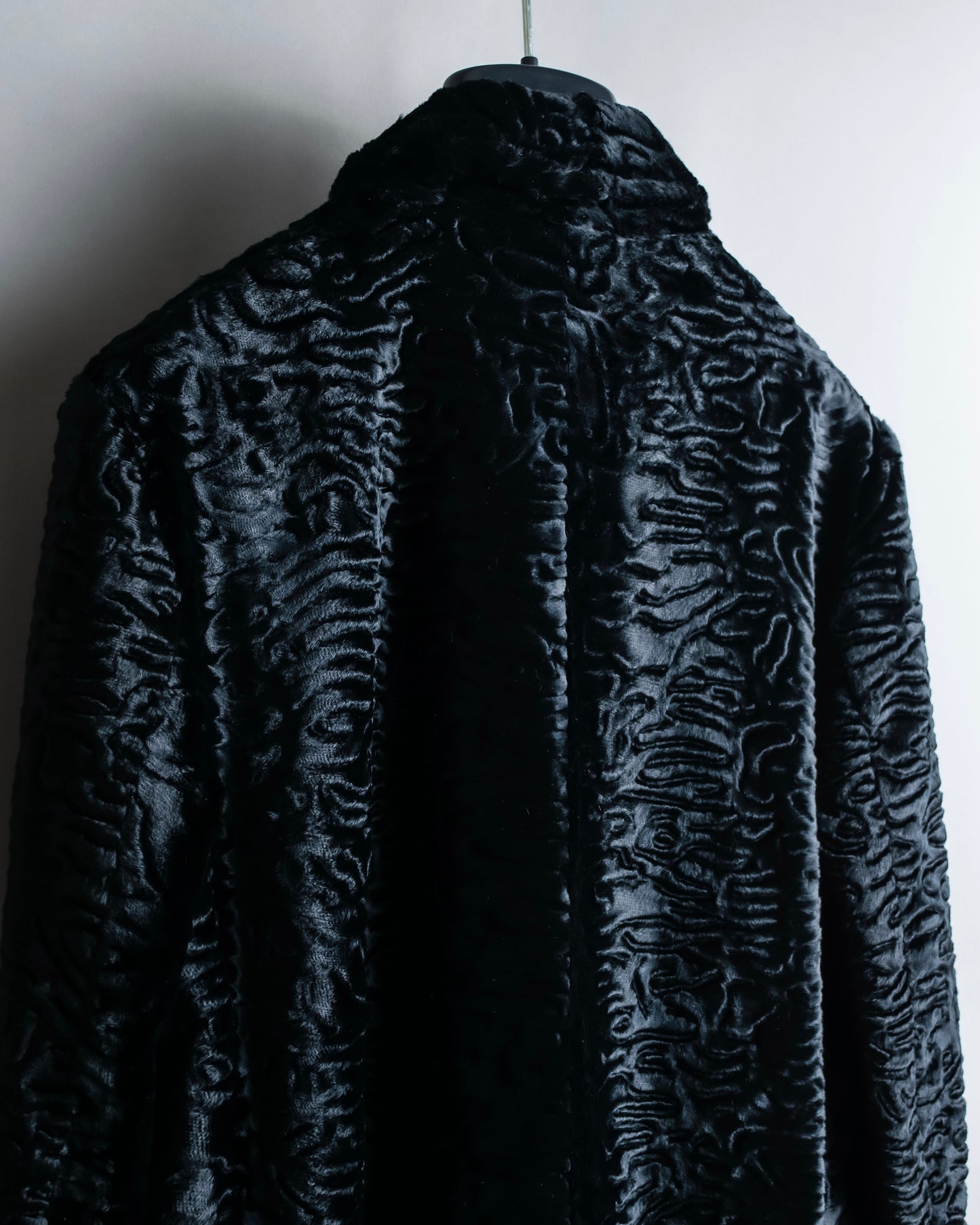 "EMPORIO ARMANI"  Dimensional wave pattern velour like chester coat