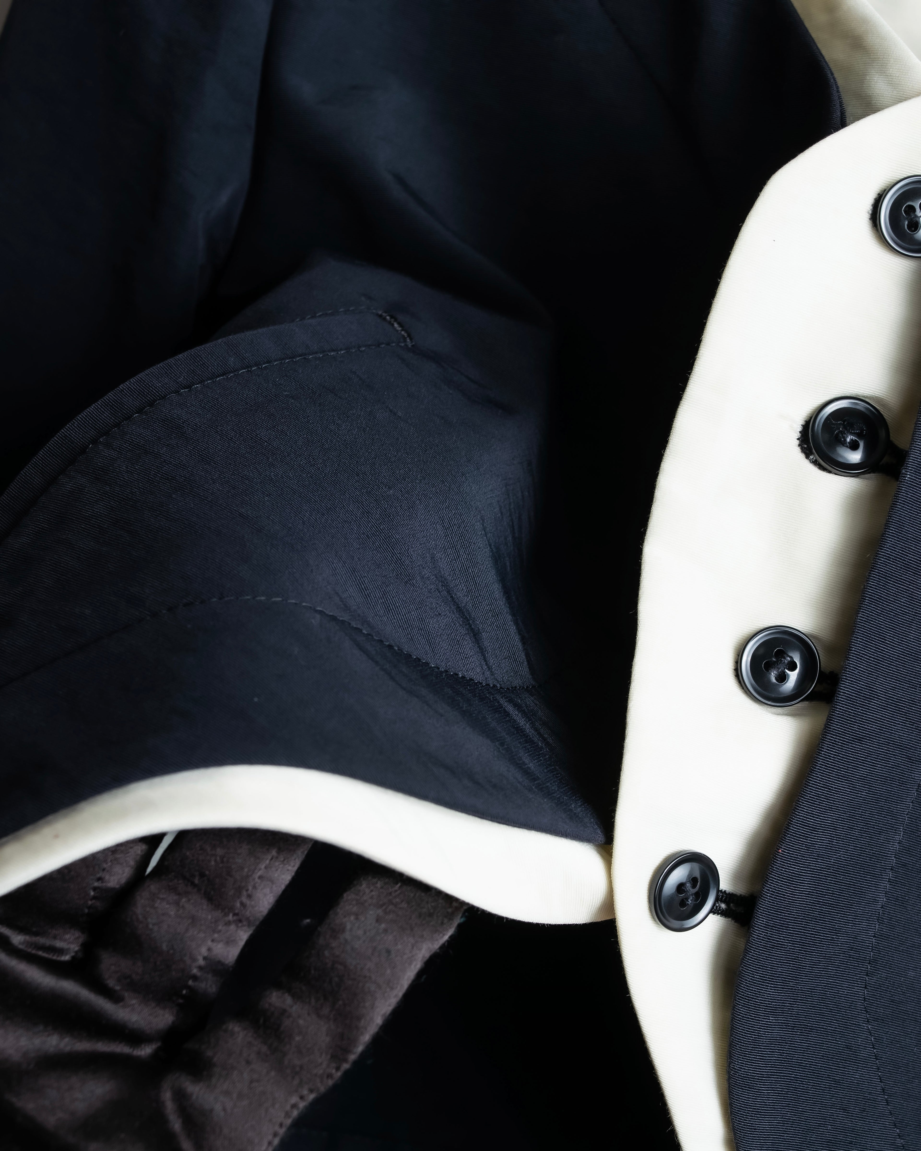 "LIMI feu" Cleric design inverted V-shaped hem short length jacket