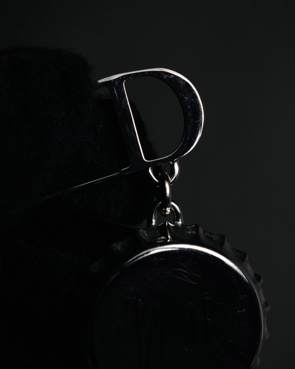 “DIOR” 2018-present Bottle cap pin brooch