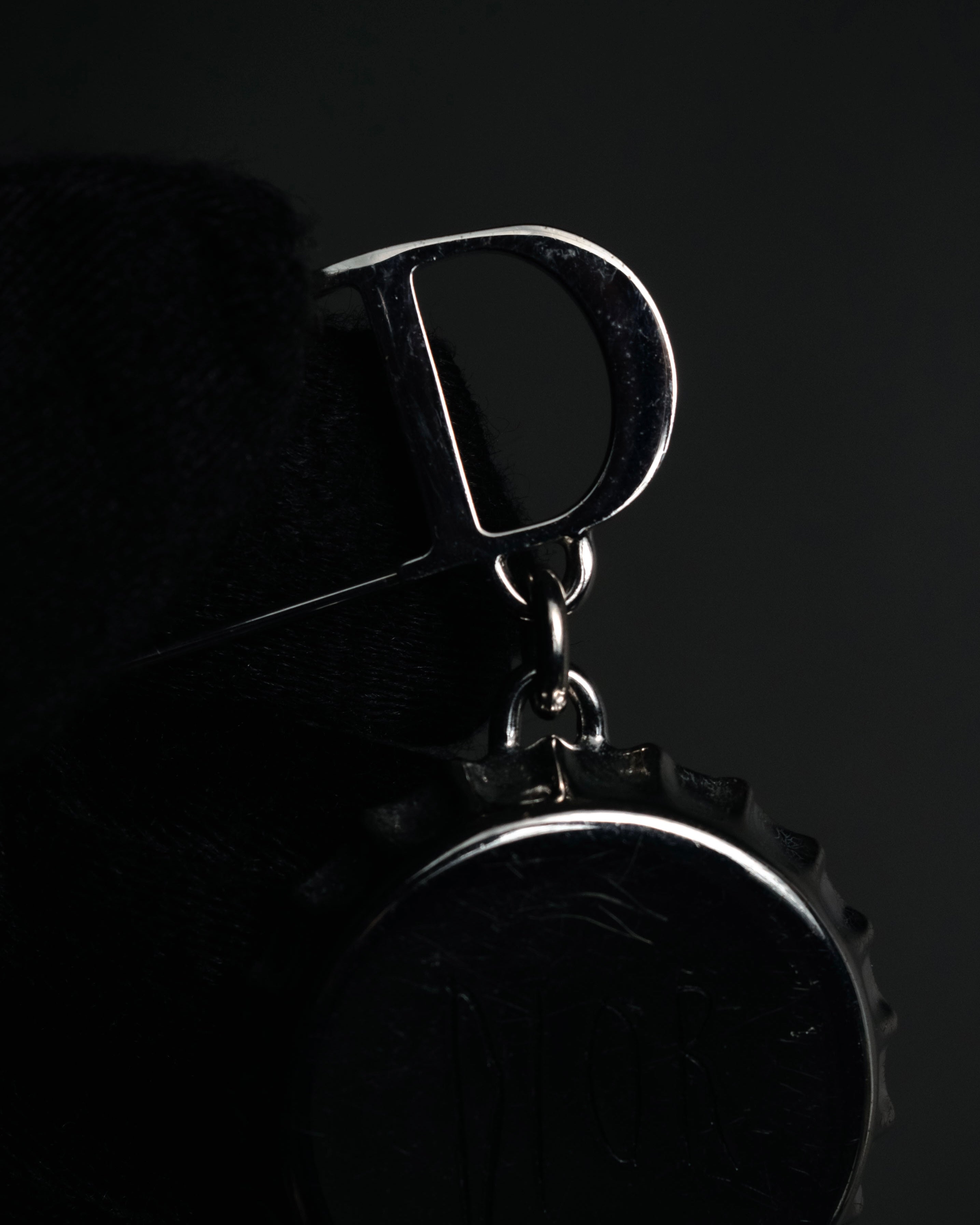 “DIOR” 2018-present Bottle cap pin brooch