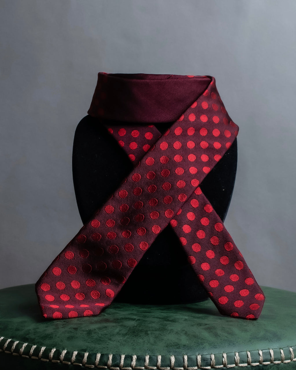 "DIOR" Red dot pattern narrow necktie