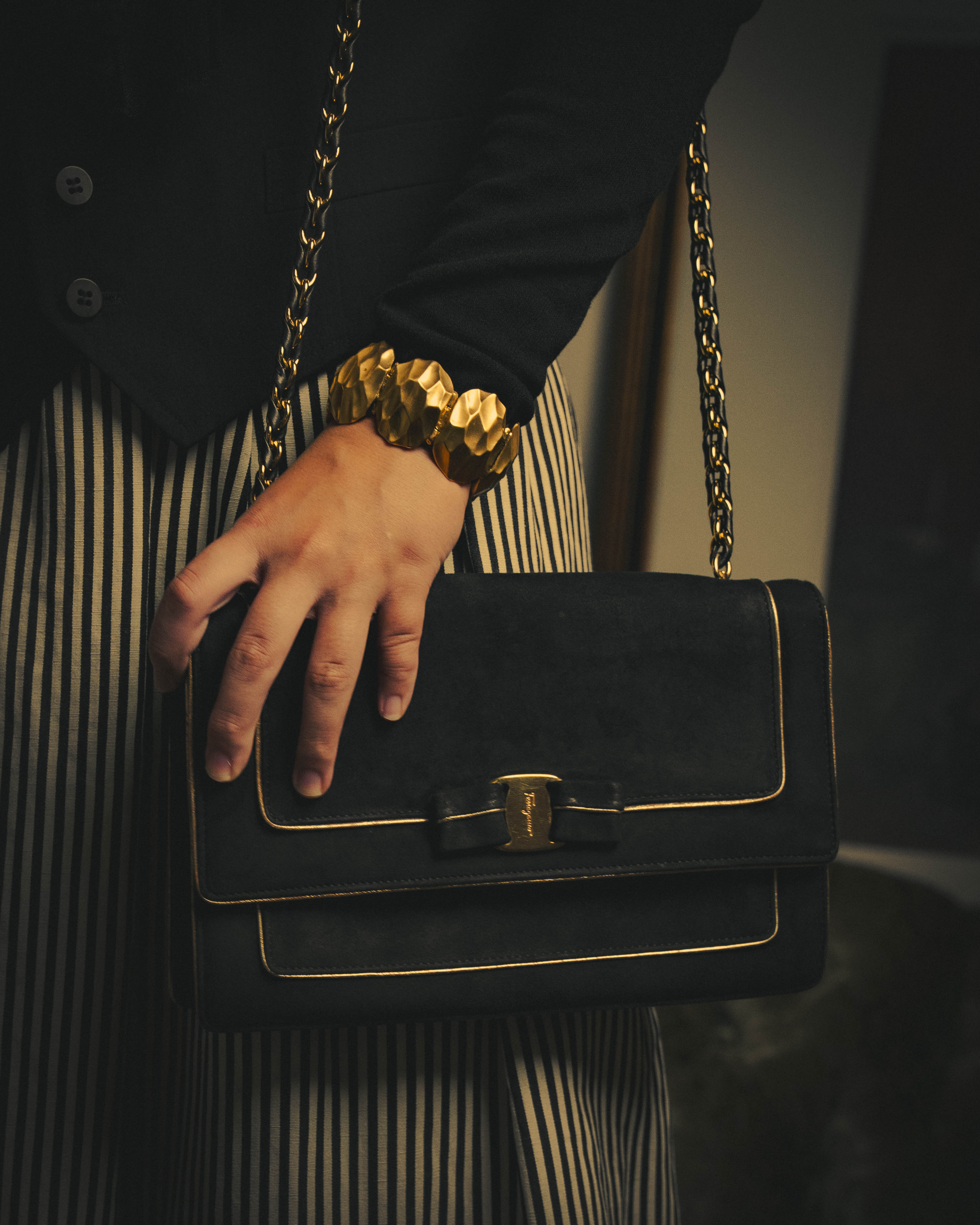 -SPECIAL- "Salvatore Ferragamo" 10's Elegant suede chain shoulder bag