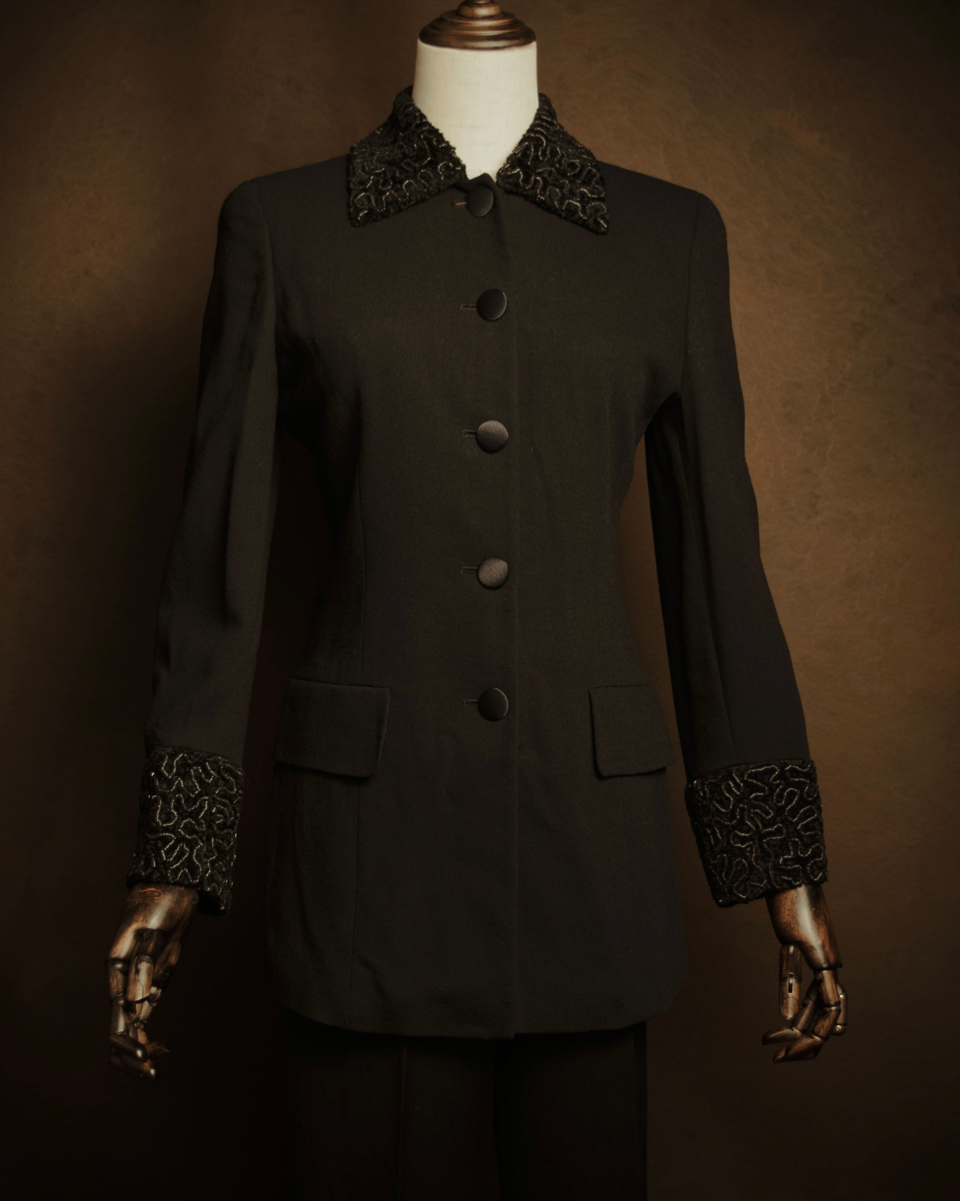 –SPECIAL– “FENDI” 90’s Embroidered collar long tailored jacket