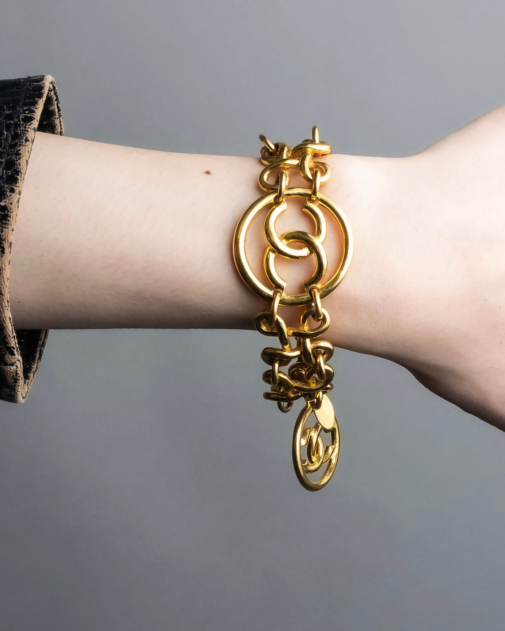 "1993's CHANEL" Coco mark motif gold bracelet