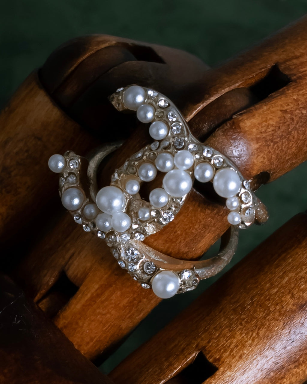 "CHANEL" Coco mark motif pearl strass design ring