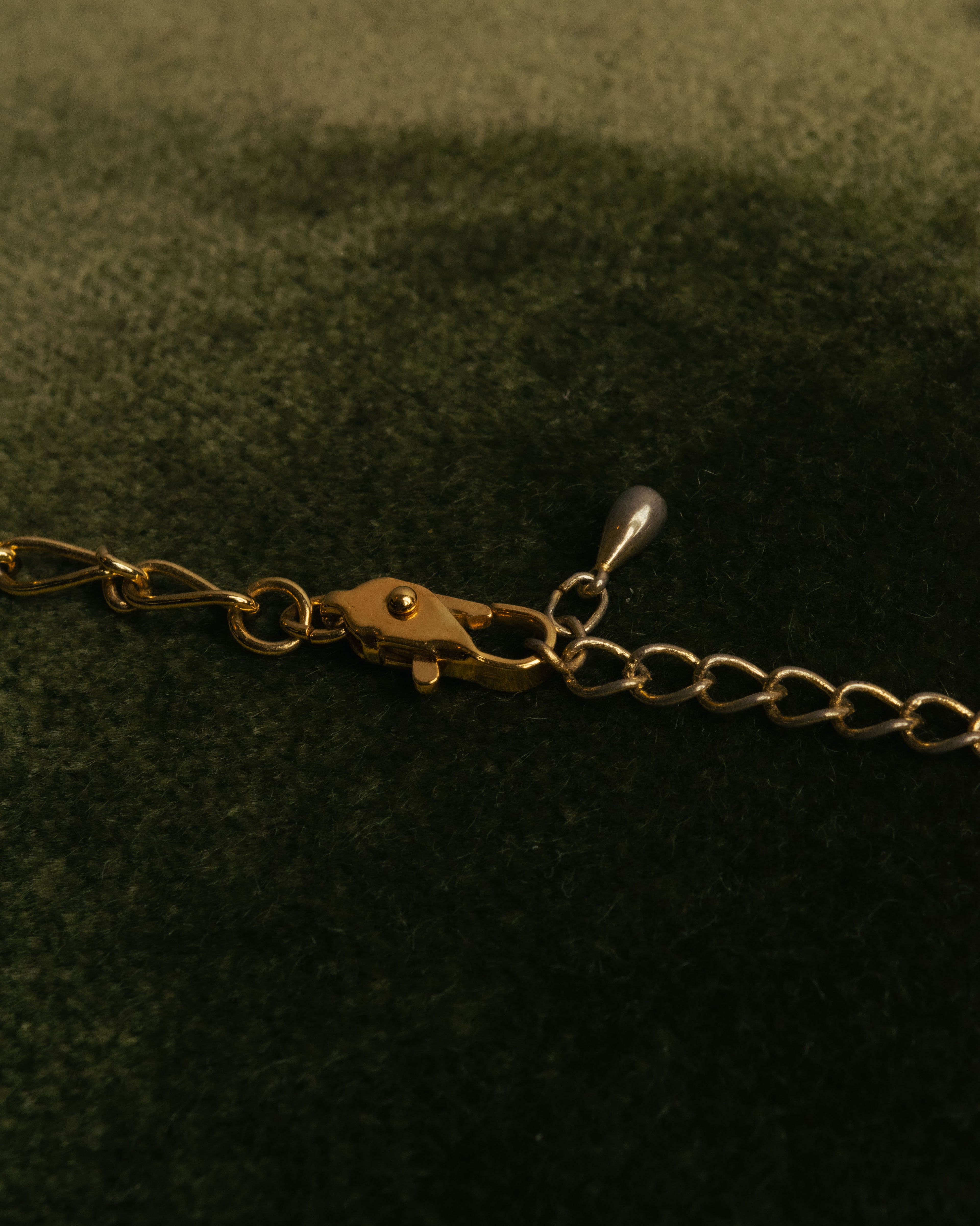 "YVES SAINT LAURENT" 80's-90's Gold-tone rolo chain necklace with faux pearl accents