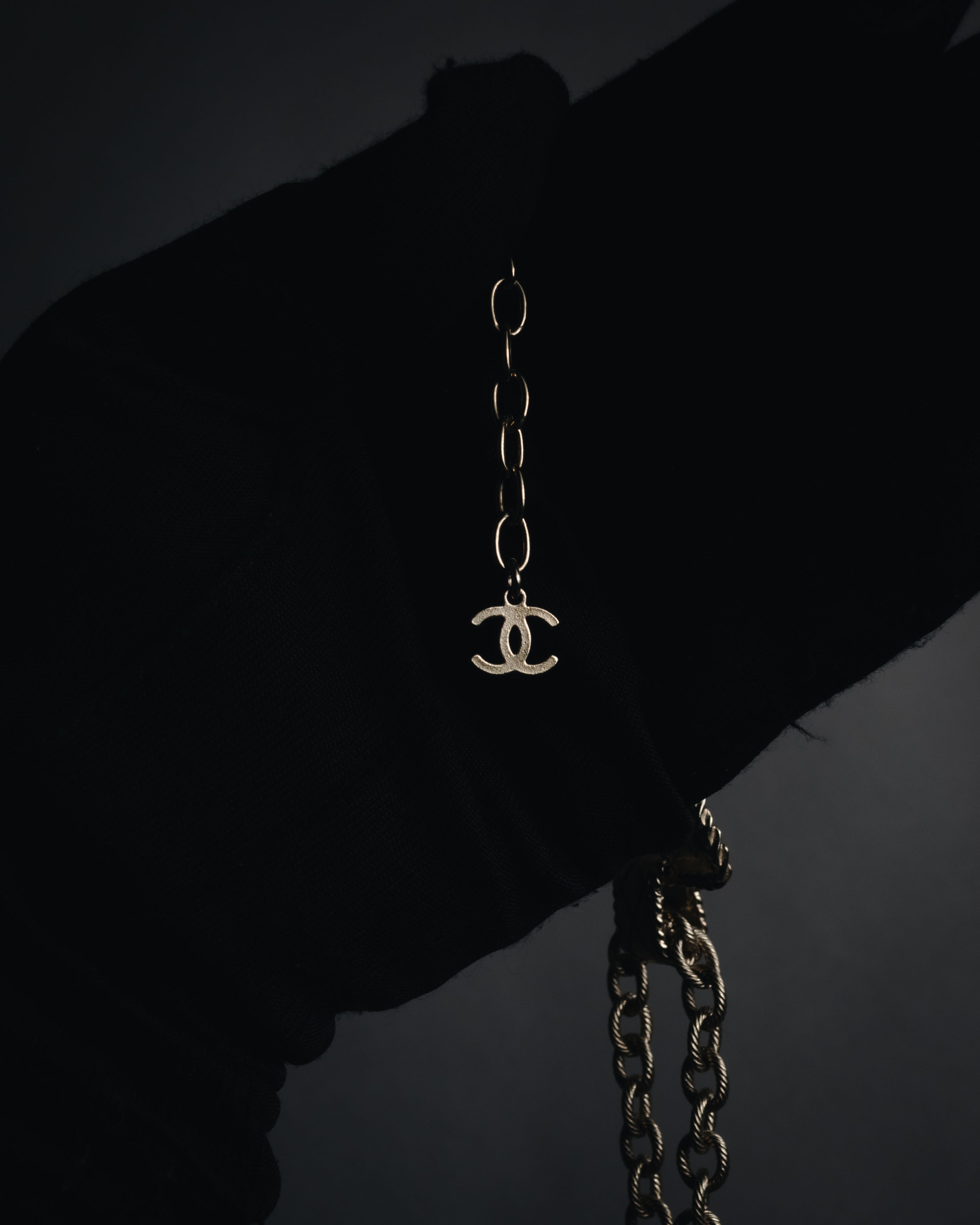 –SPECIAL– "CHANEL"
21's Vintage-inspired ornate plaque rope chain bracelet