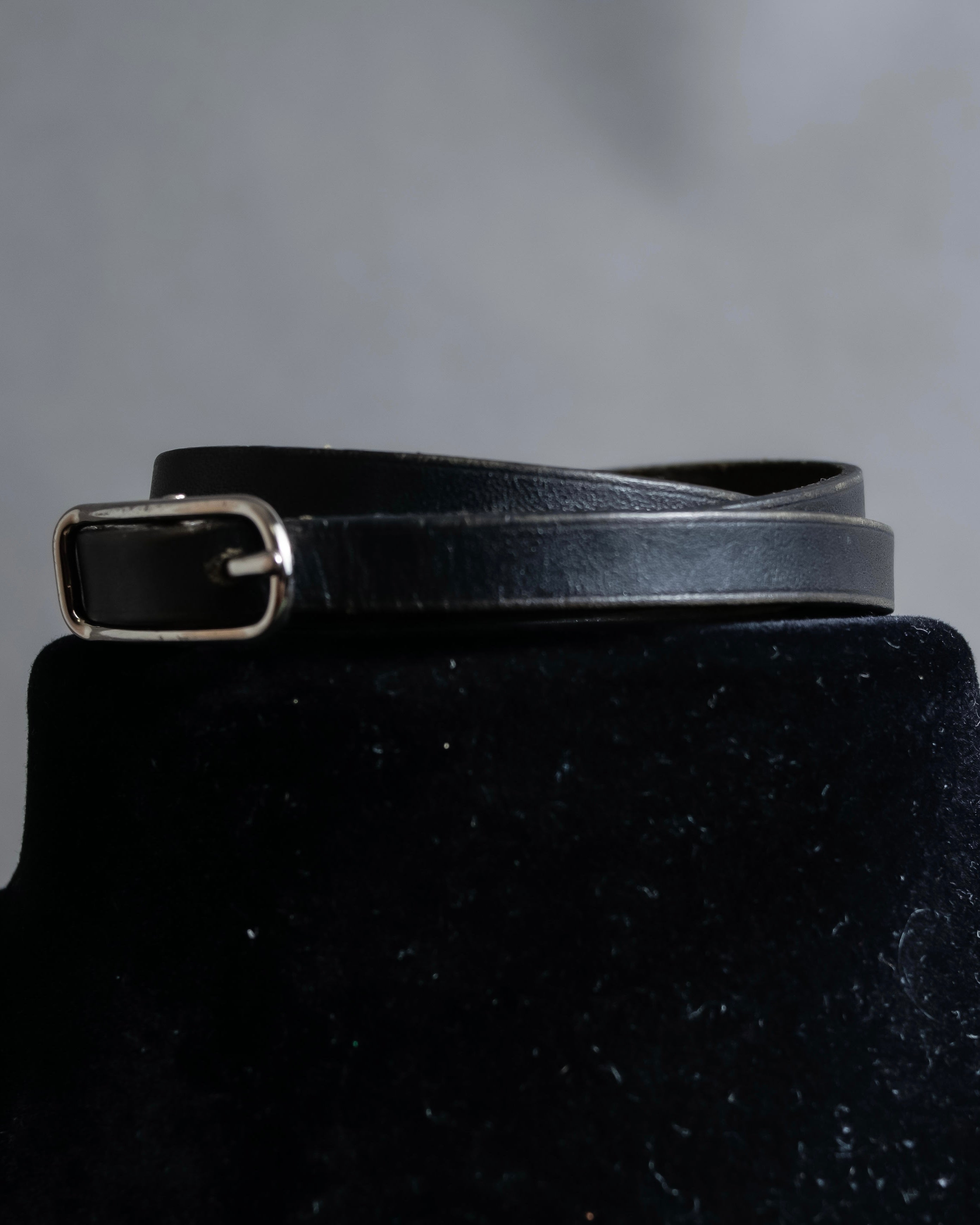 "HERMES" Single pin buckle leather narrow bracelet