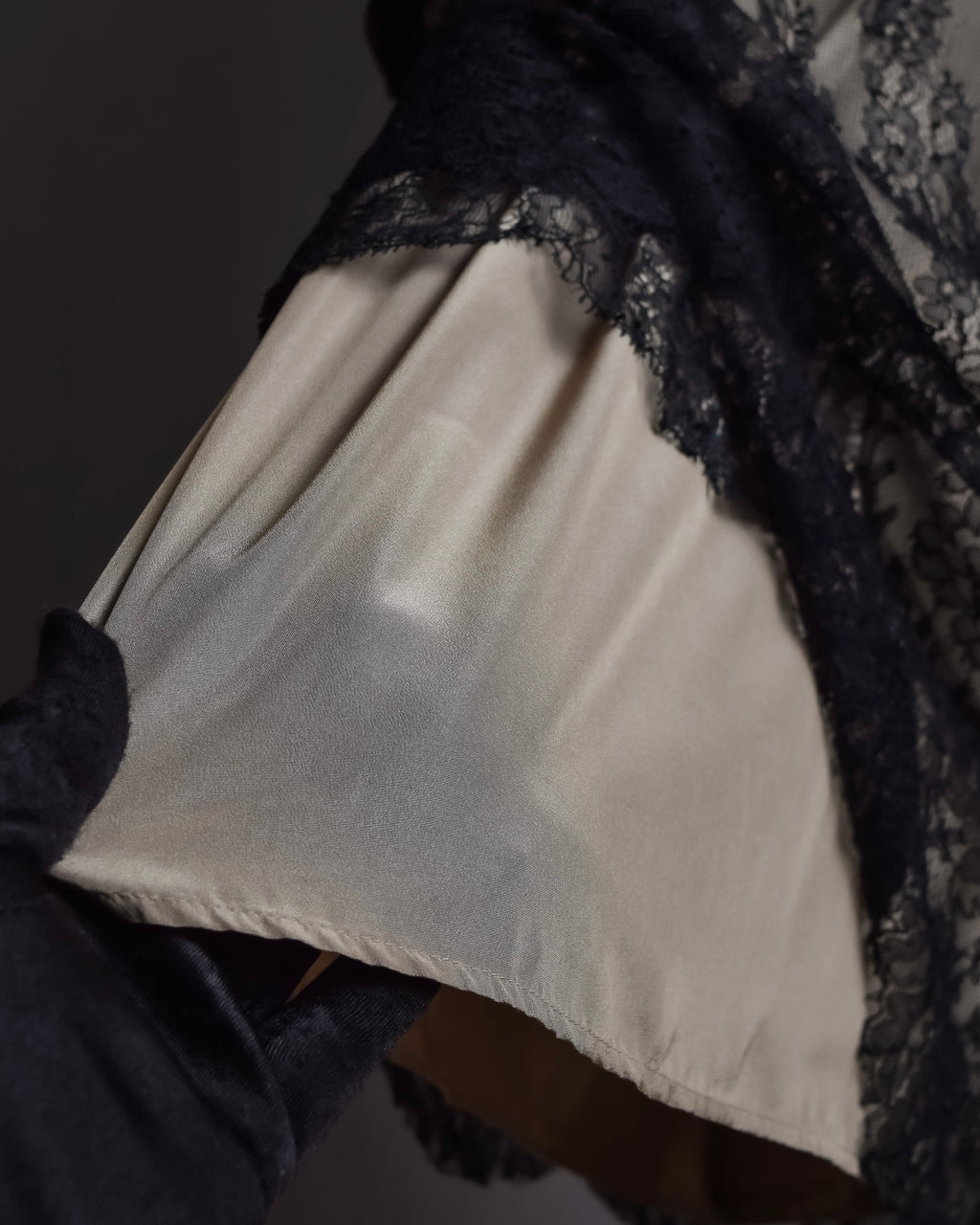 "VALENTINO" Lace layered ribbon design sleeveless dress