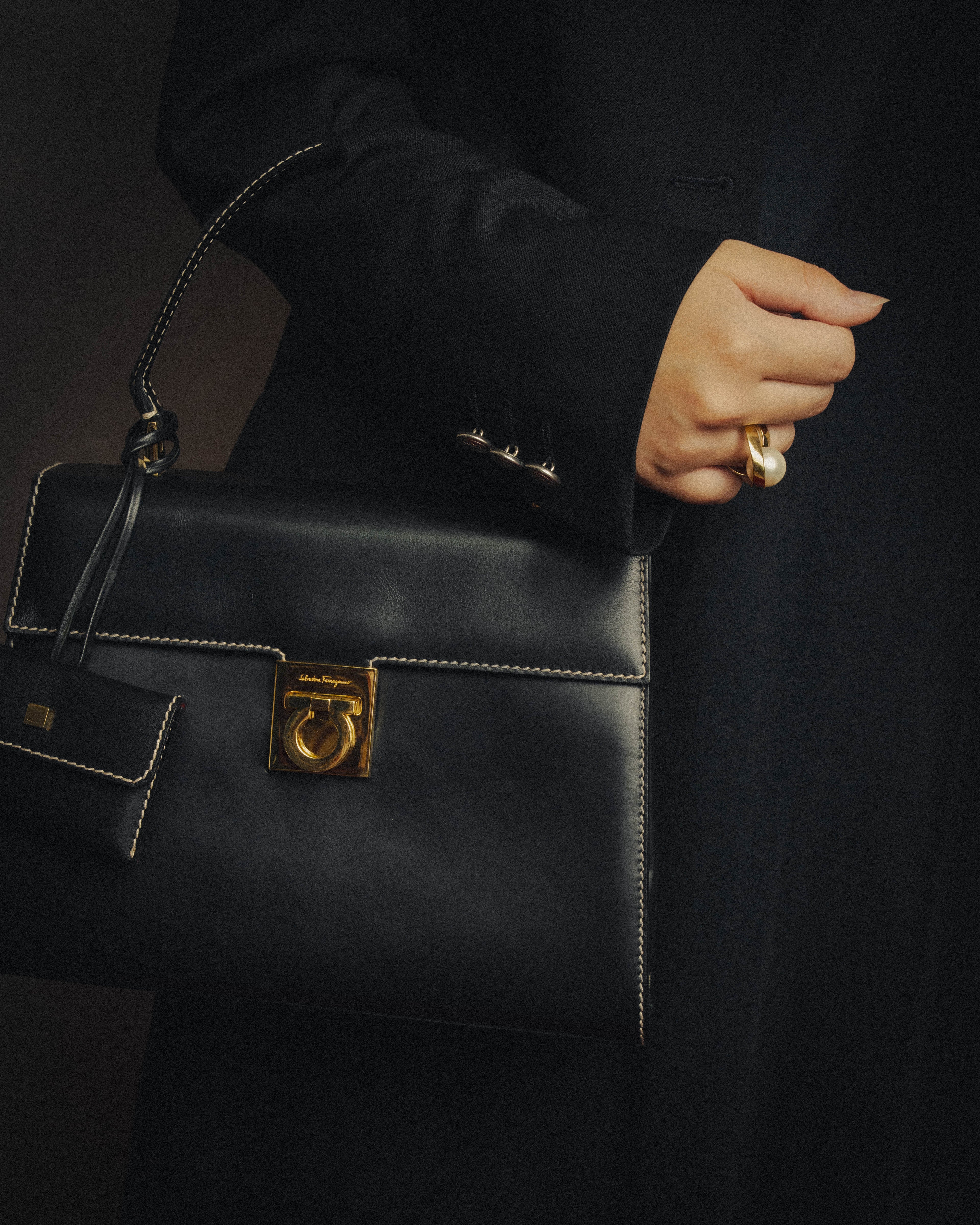 -SPECIAL- "Salvatore Ferragamo" 90's-00's Gancini contrast stitch leather handbag