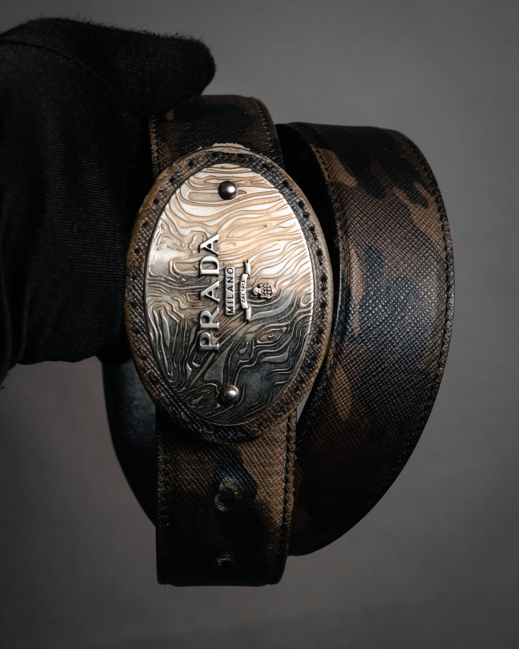 “PRADA” 2010’s Saffiano camouflage relief logo buckle
leather belt