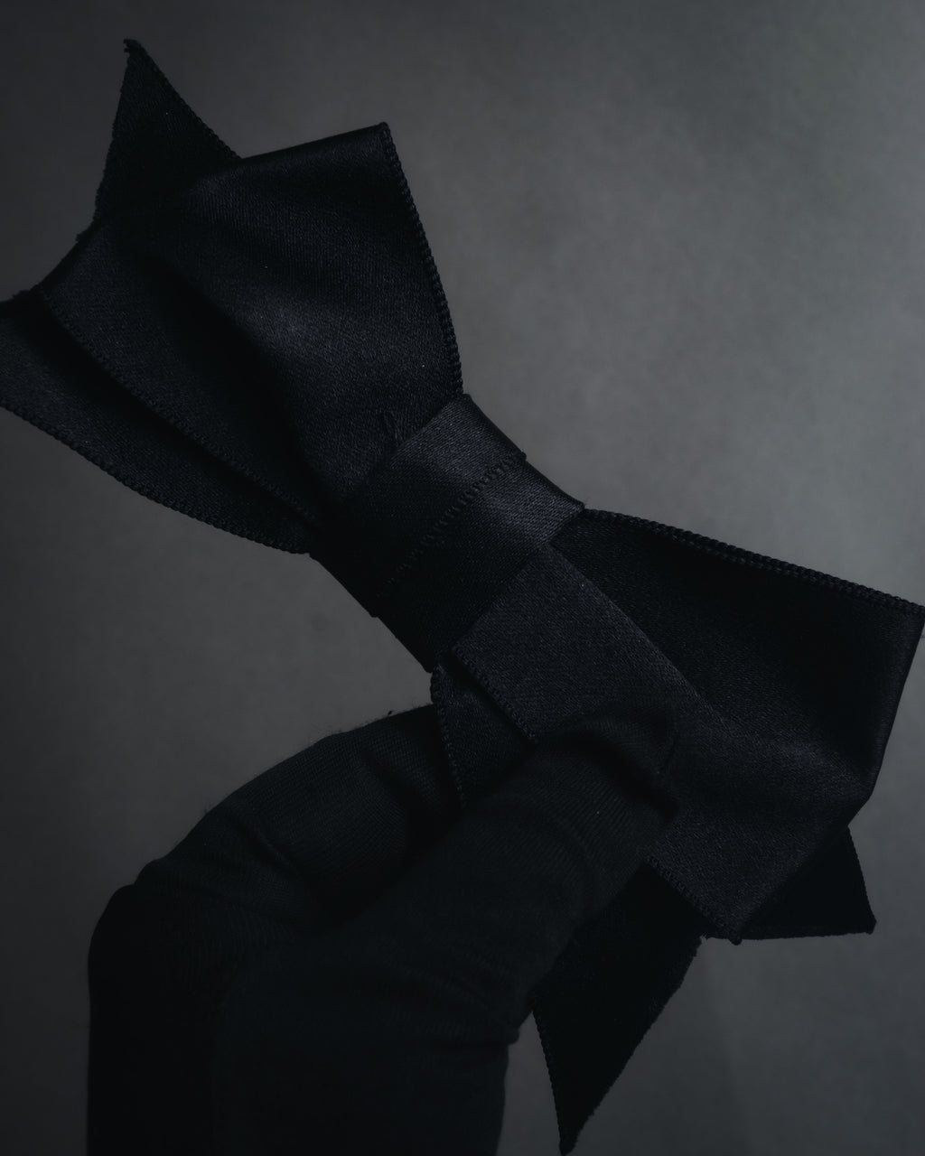 "CHANEL" 90’s black satin and grosgrain ribbon brooch