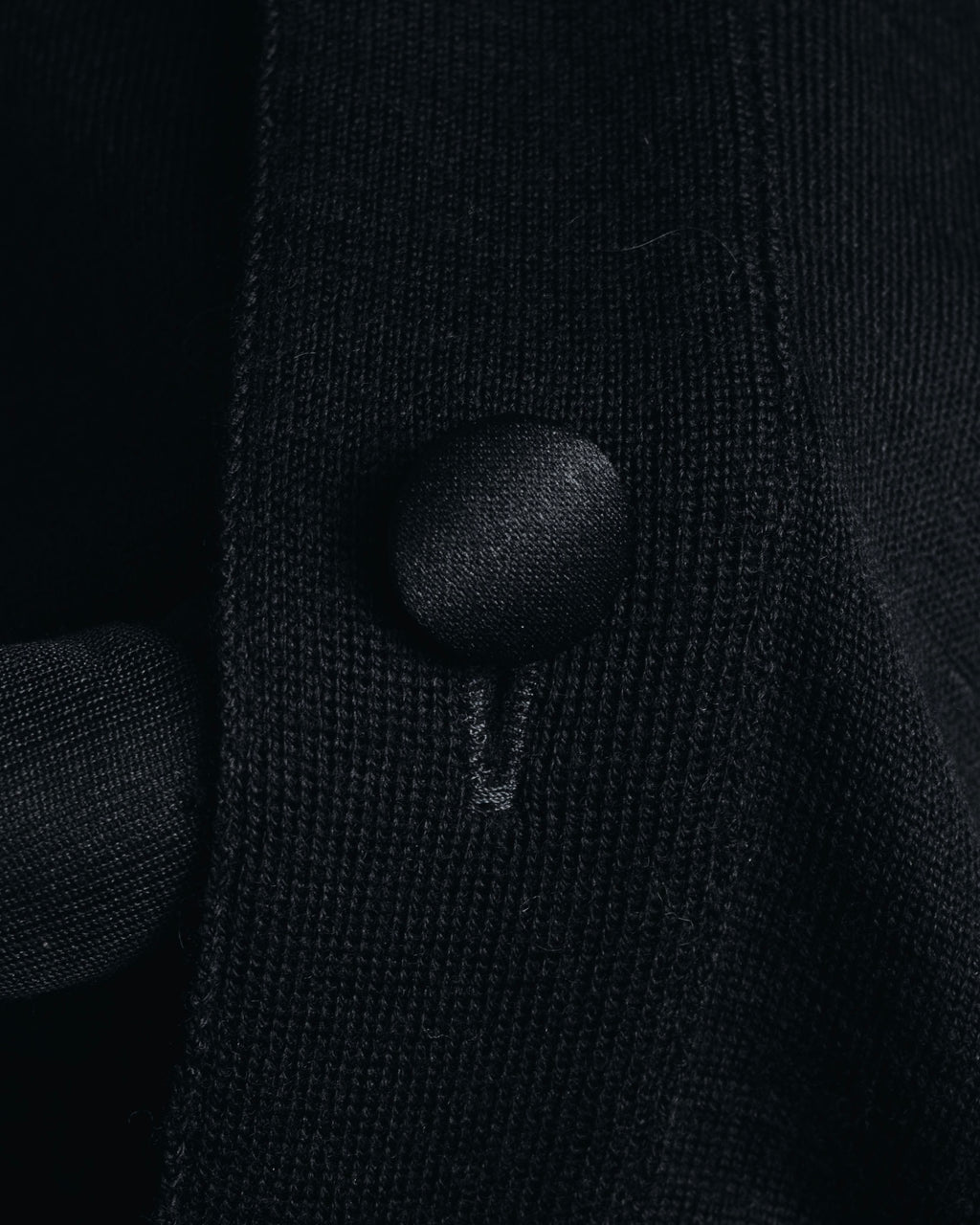 "JIL SANDER" 10’s minimalist satin covered buttons
wool cardigan