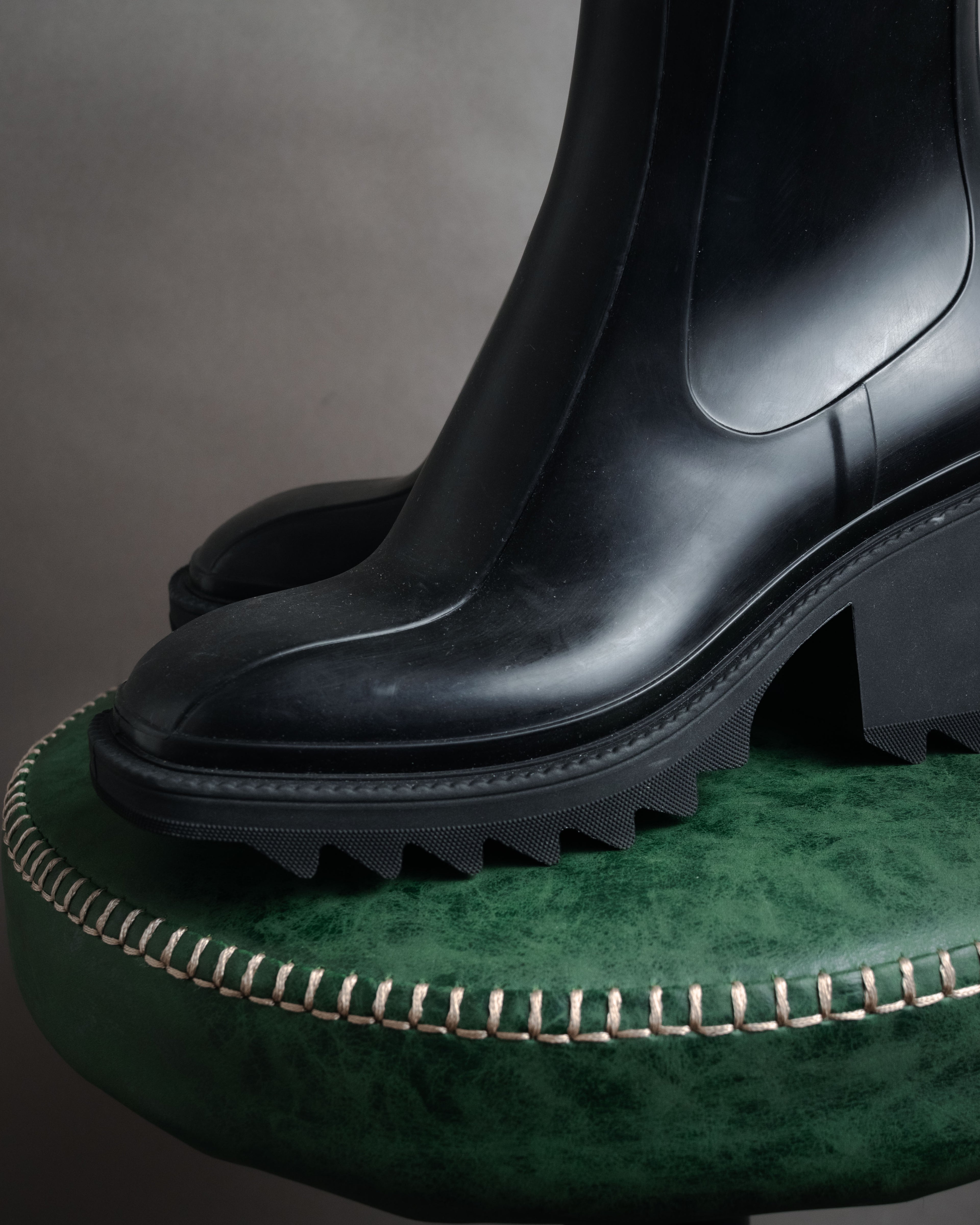 “Chloé” 2020’s Sculptural shark sole rain boots