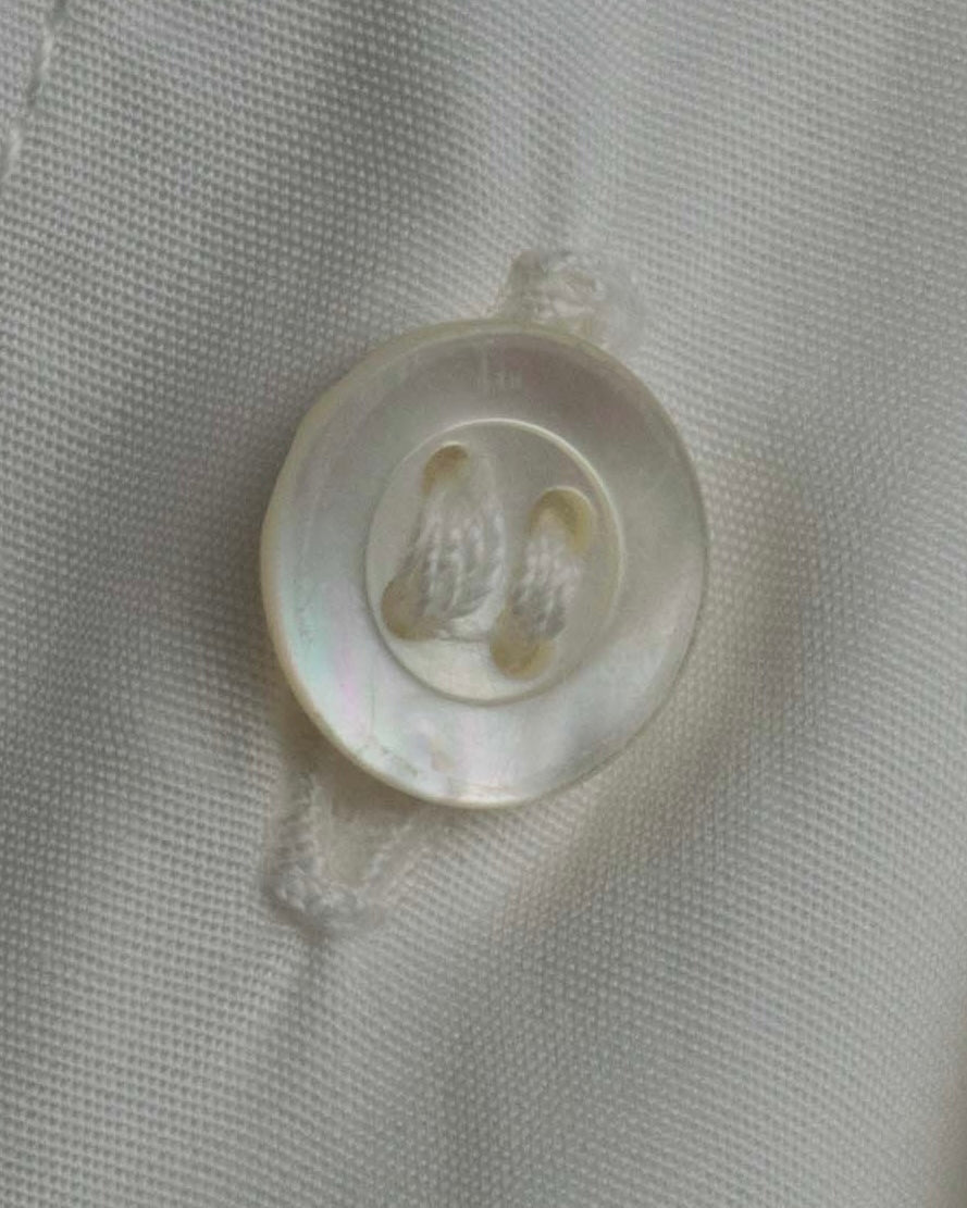 "CHANEL" Gold button design pleated white shirt