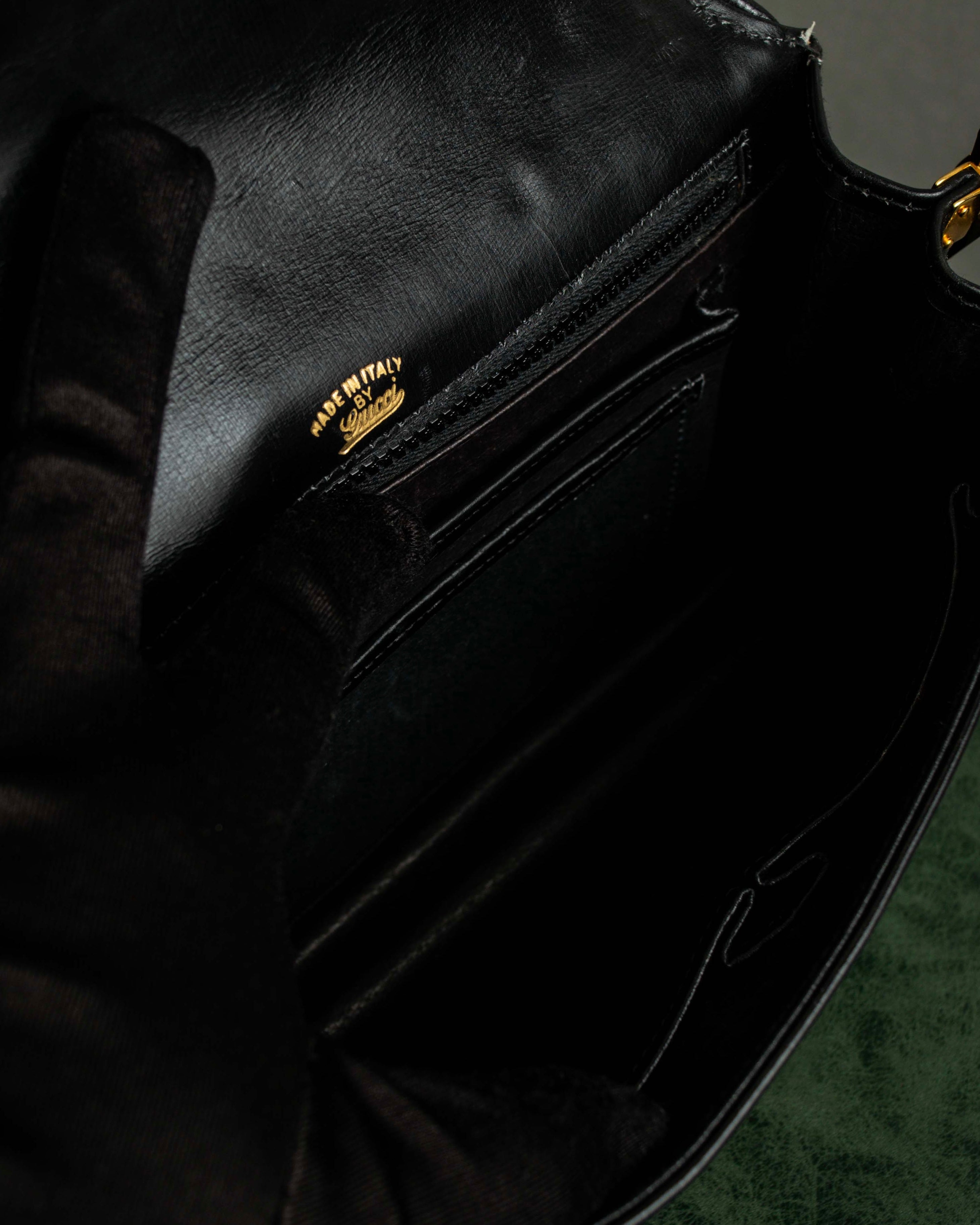 "GUCCI" Filigree vintage design chain shoulder leather bag