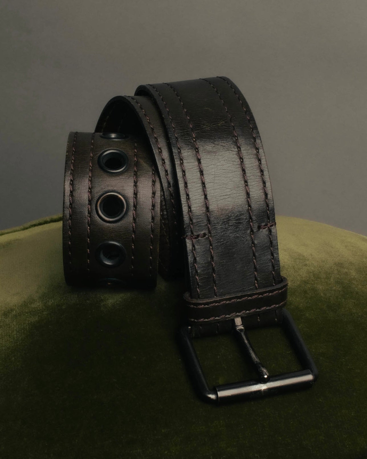 “Yves Saint Laurent” 00’s Wide eyelet leather belt
