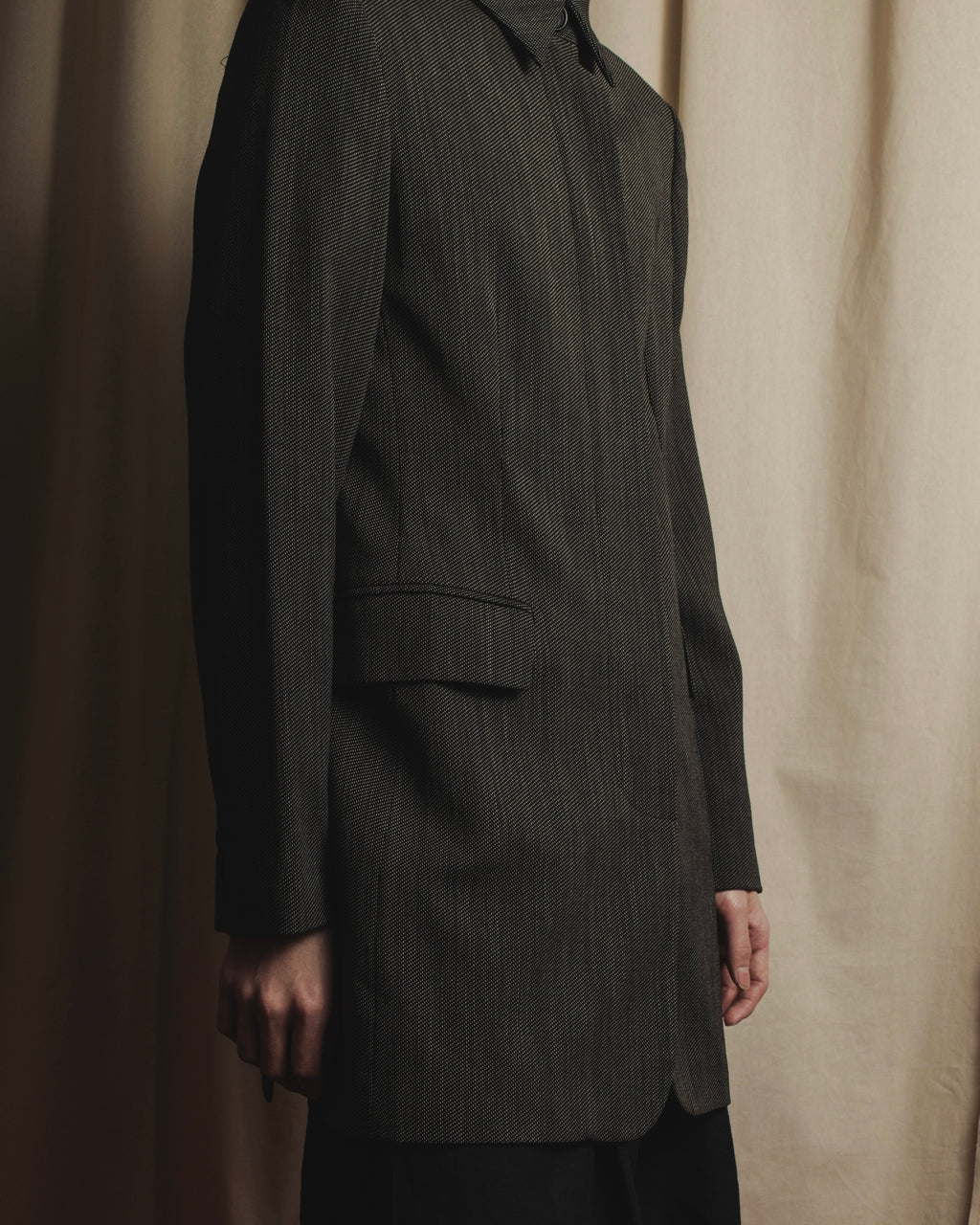 Chaqueta minimalista de los años 90-00 con cuello de esten de estiramiento y apertura frontal con cremallera de Max Mara