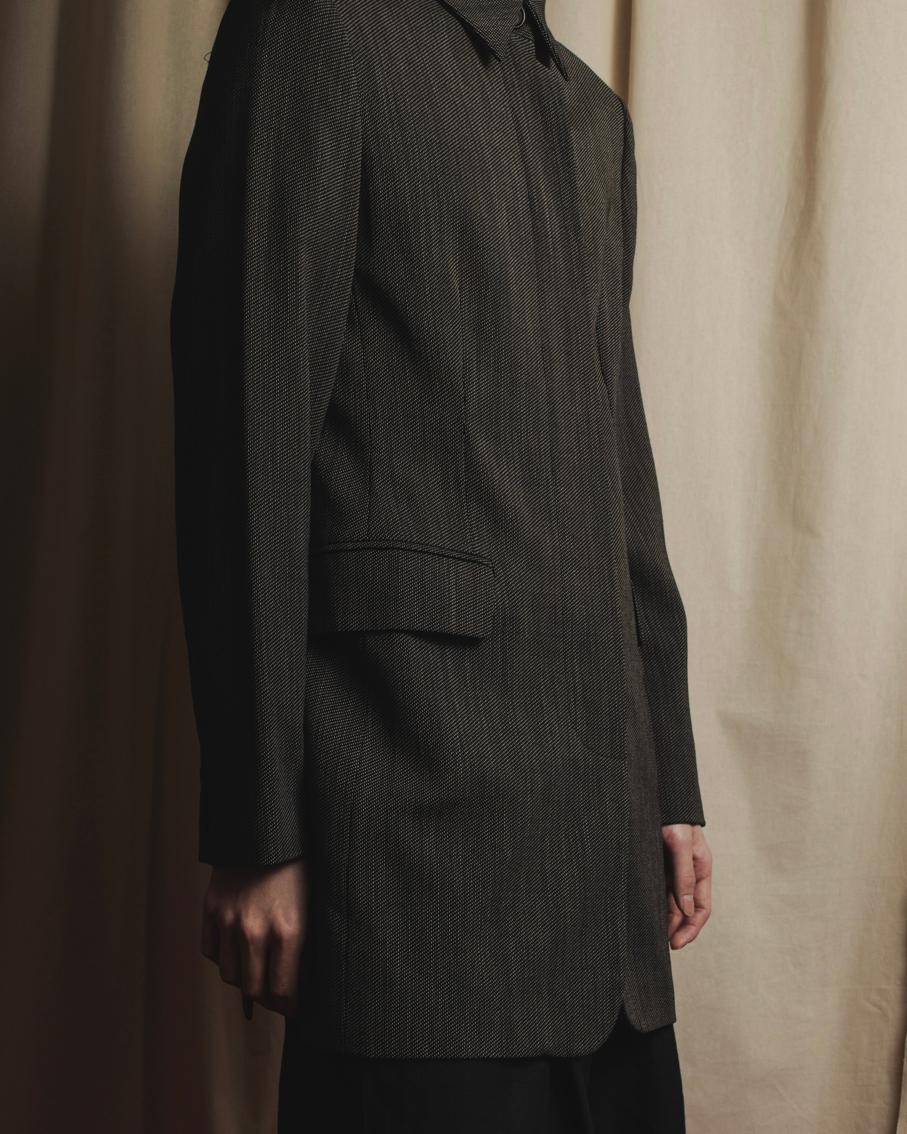 Chaqueta minimalista de los años 90-00 con cuello de esten de estiramiento y apertura frontal con cremallera de Max Mara