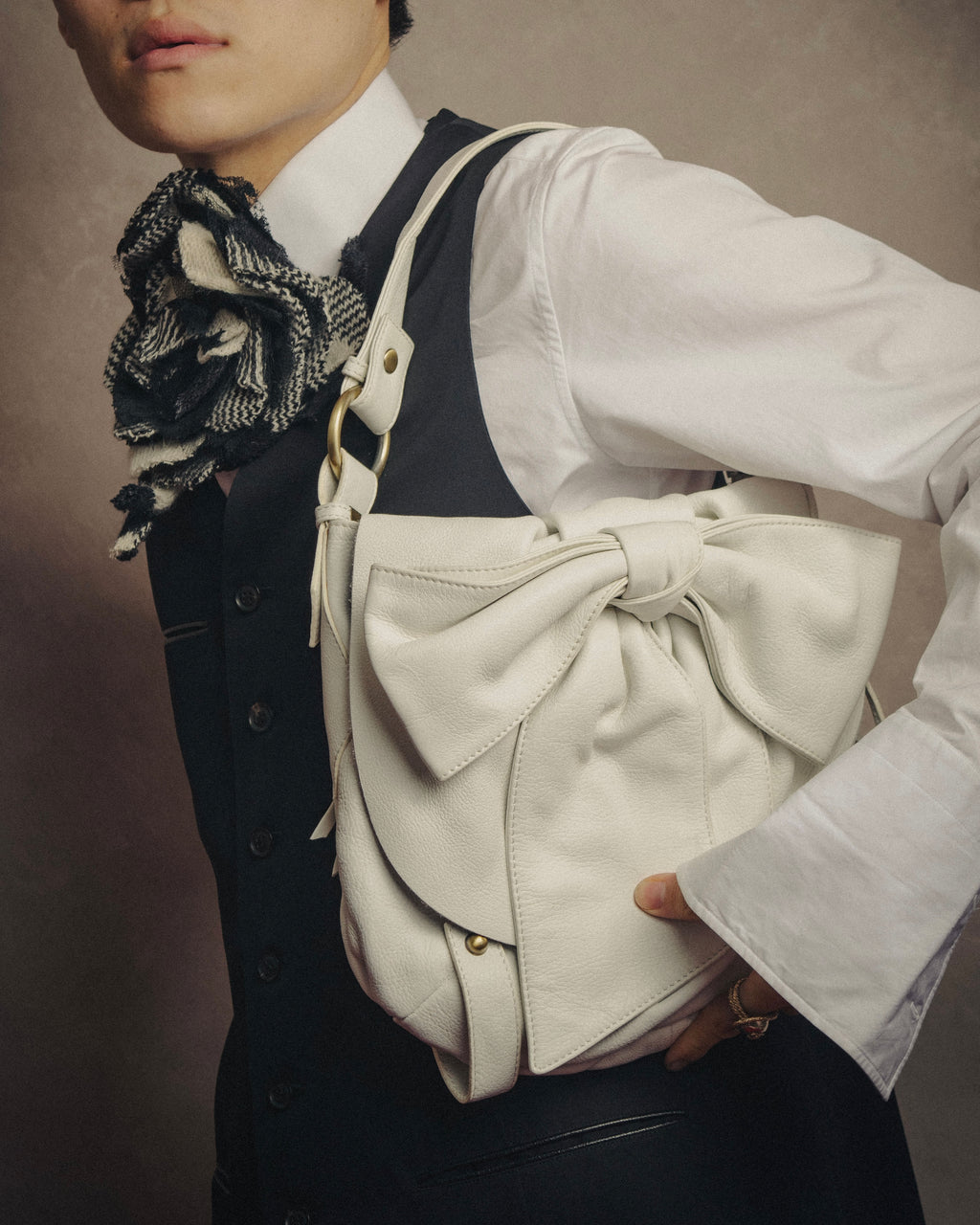 -SPECIAL- “Yves Saint Laurent” 2004-2011 Pilati era bow leather shoulder bag