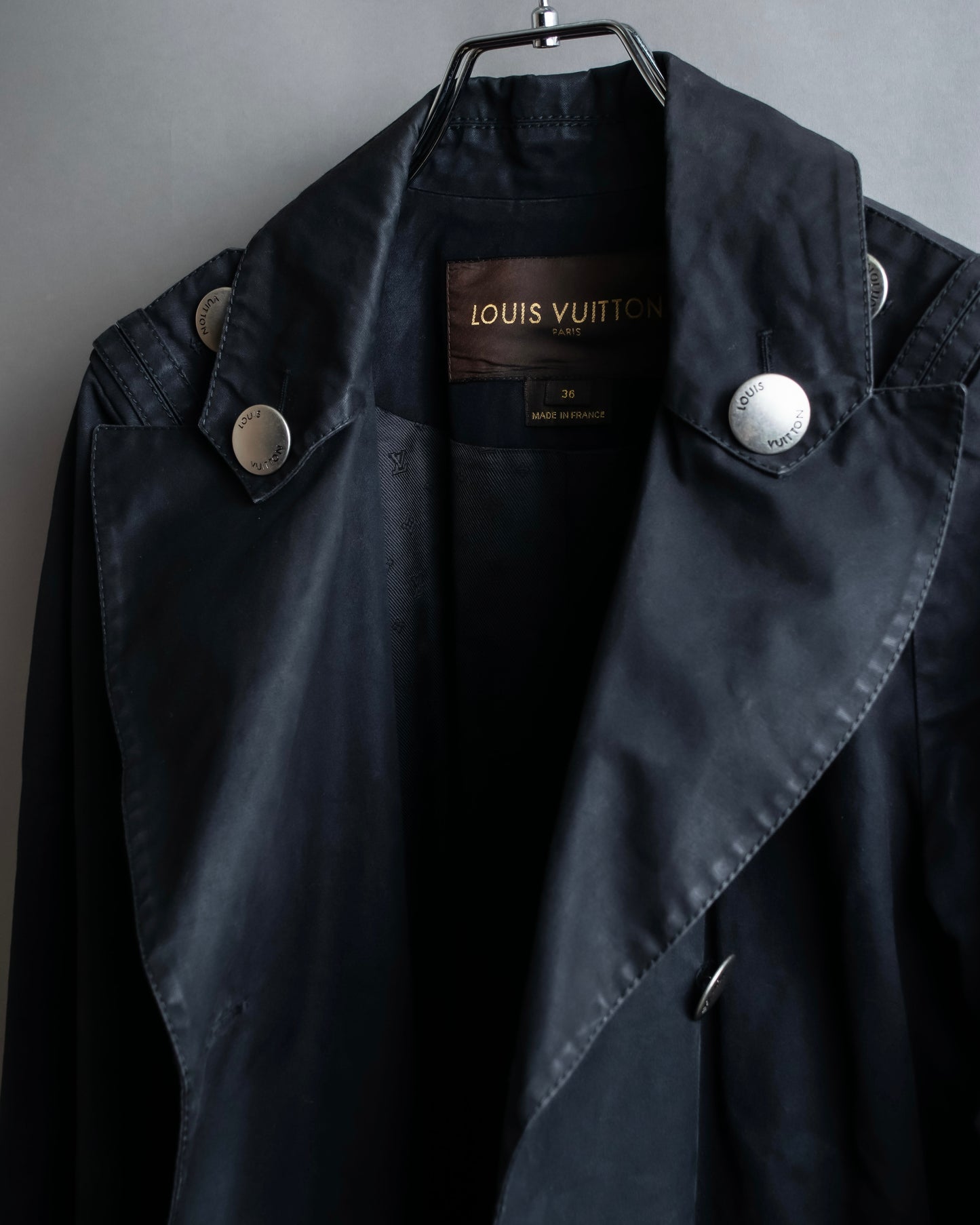 "LOUIS VUITTON" Metal button detailing belted trench coat