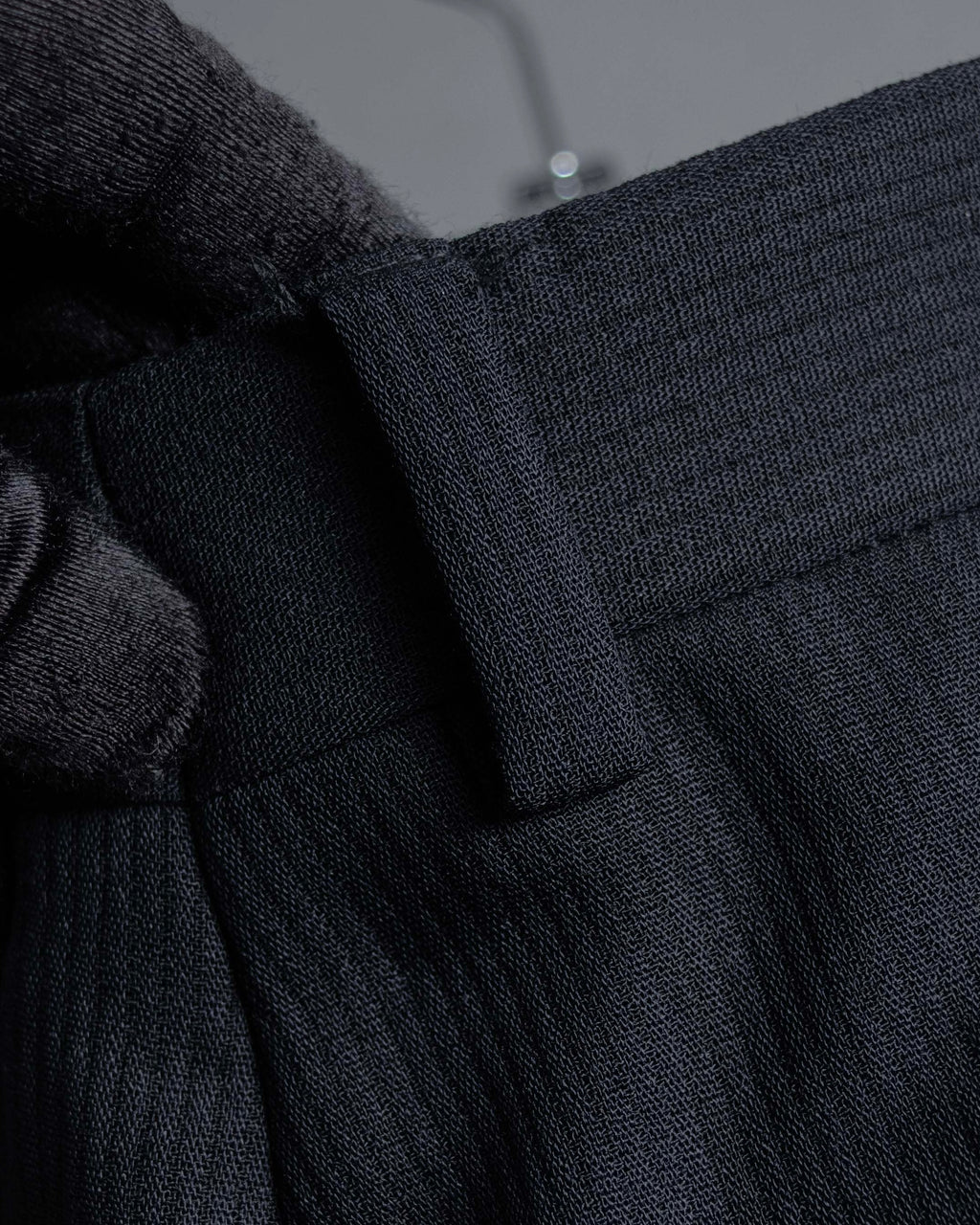 "GIORGIO ARMANI" LE COLLEZIONI line shadow stripe pattern set up