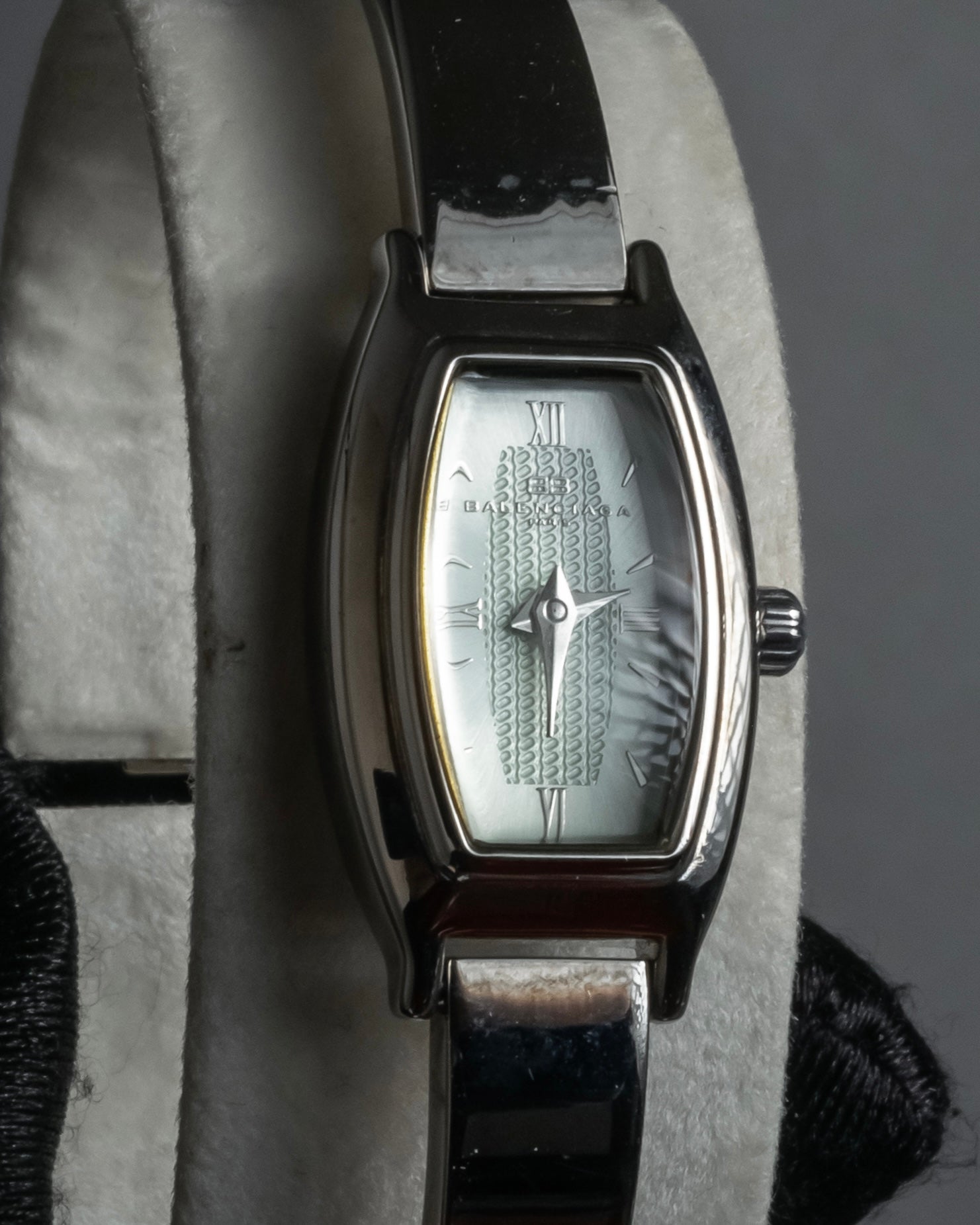 "BALENCIAGA" 2000’s bb logo tonneau bracelet watch