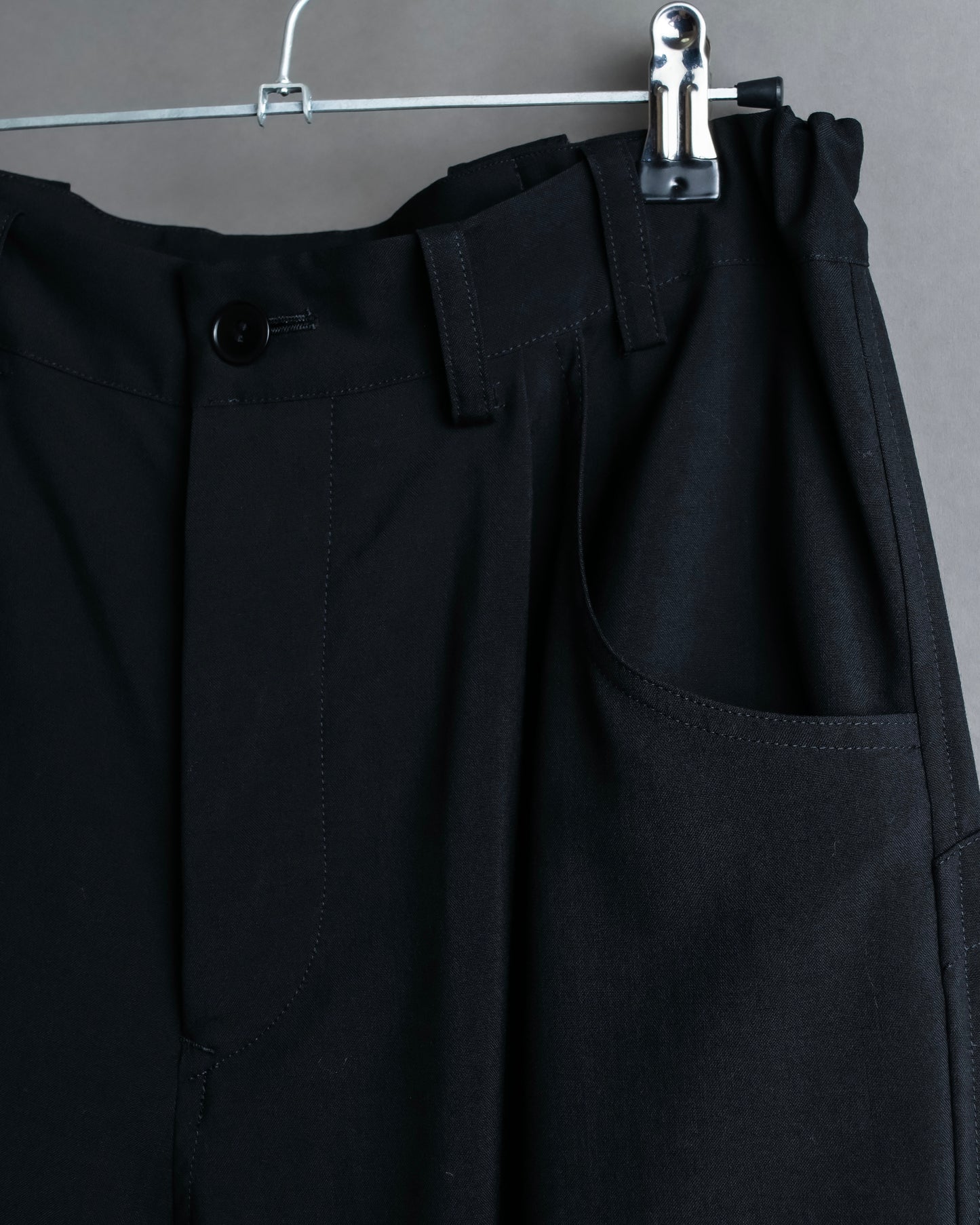 "Y's" Cargo pocket design sarouel silhouette, wool slacks