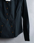 "Vivienne Westwood RED LABEL"
 Front button cutting design shirt