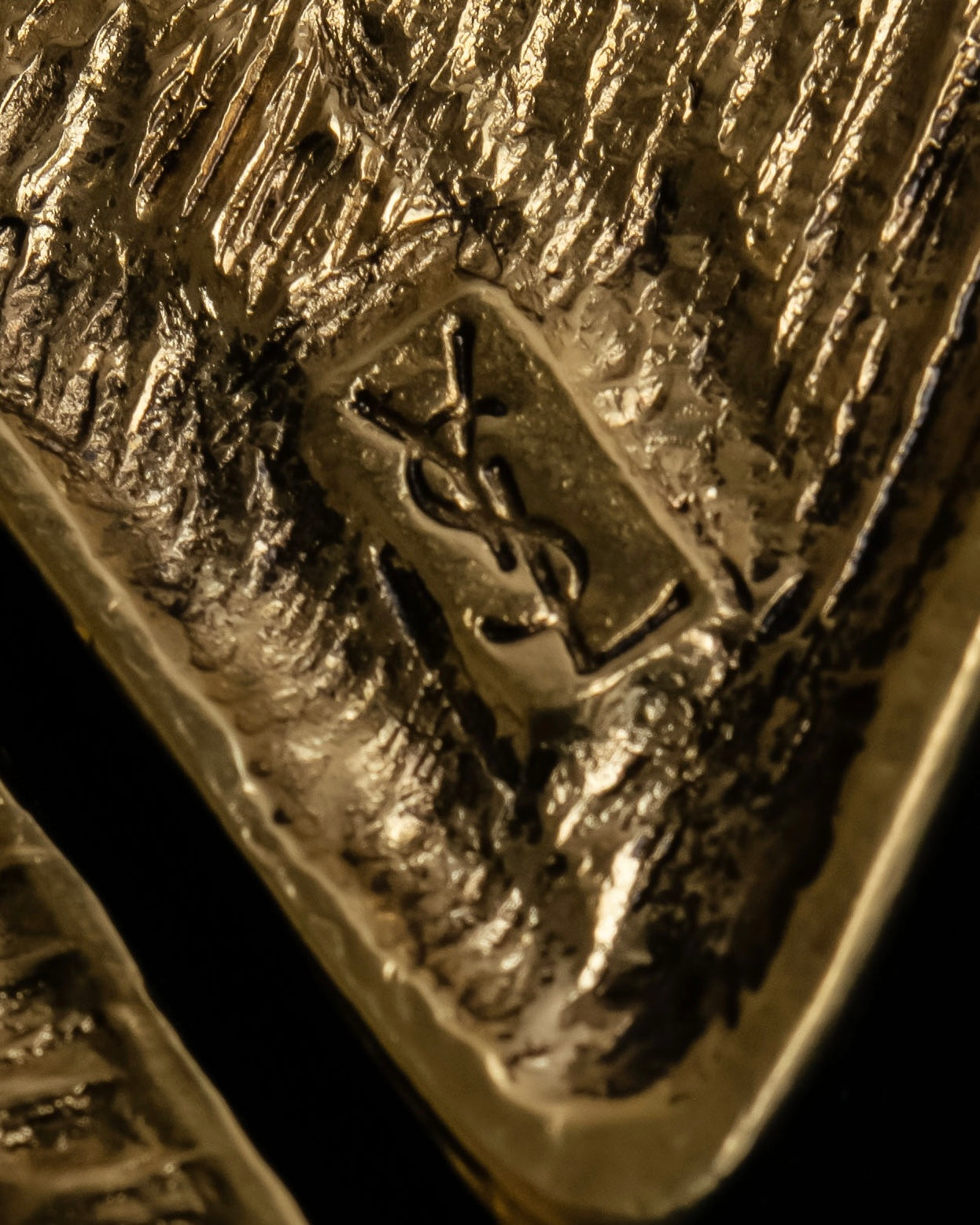 "YVES SAINT LAURENT" Granular texture diamond gold brooch