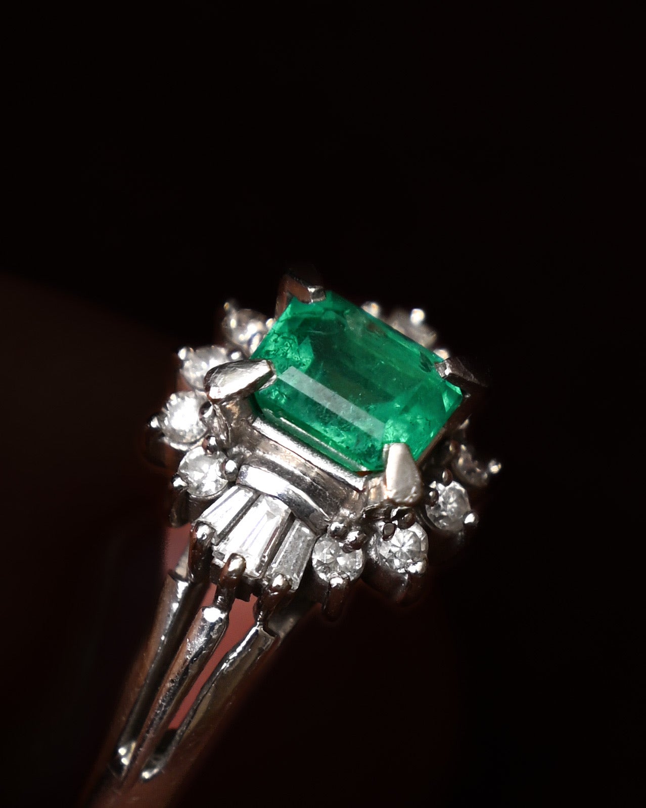 Pre-Loved/ Emerald(0.56ct) & Diamond(0.22ct) Designed Platinum Ring