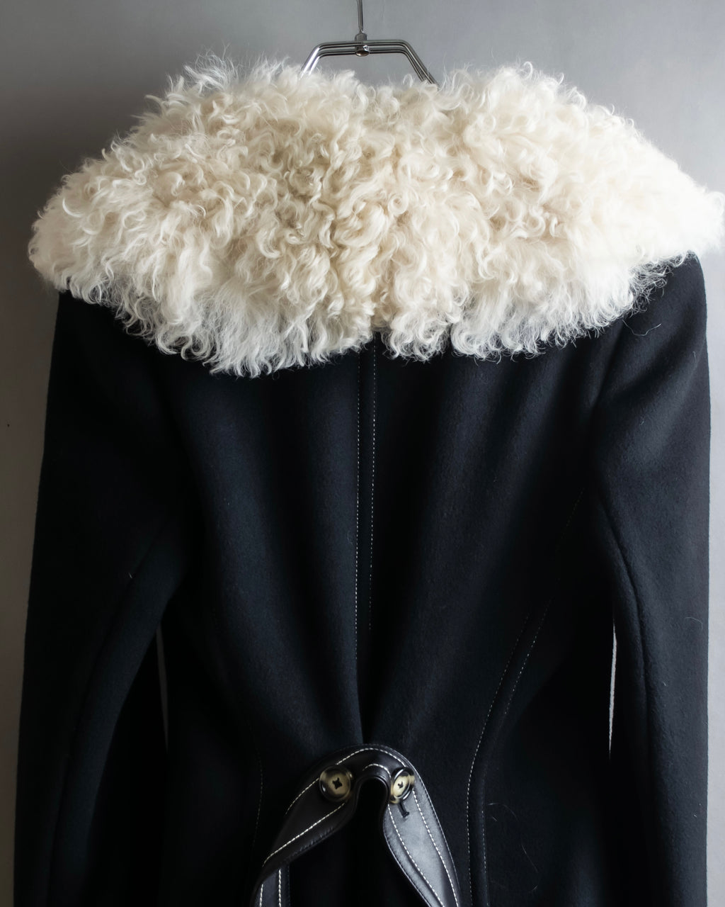 "HELMUT LANG" Fur collar belted long coat
