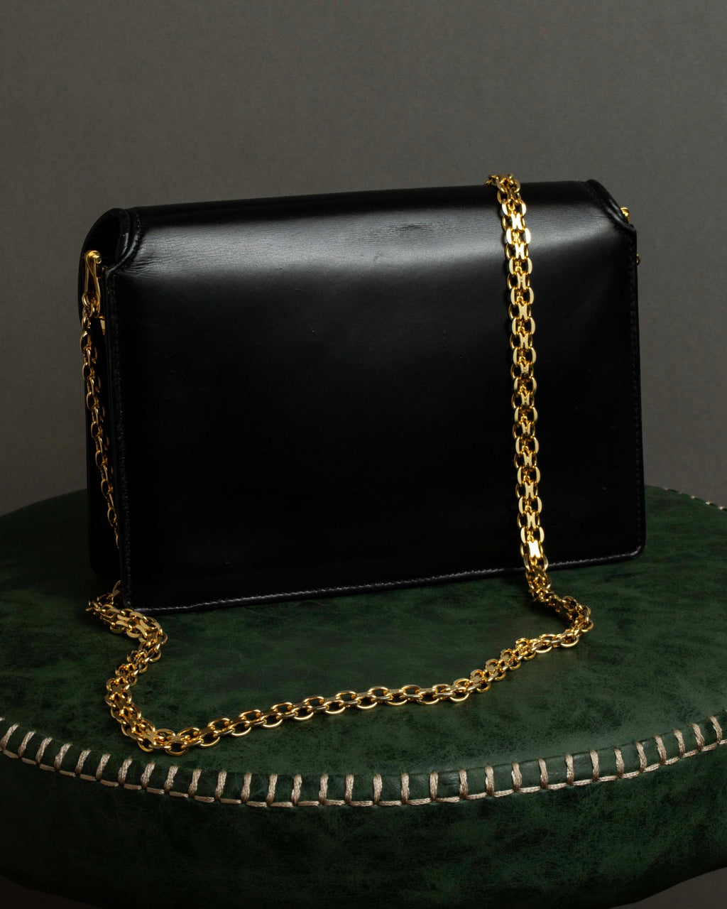 "GUCCI" Filigree vintage design chain shoulder leather bag